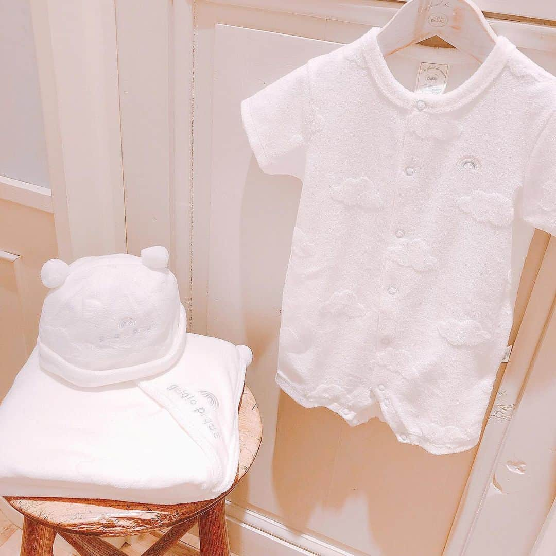 ジェラートピケさんのインスタグラム写真 - (ジェラートピケInstagram)「【NEW ARRIVAL】  立体的な雲モチーフが可愛い、 ふわふわのパイルシリーズ☁️🌈 .  kids.babyともに たくさんのアイテムをご用意しました！ お洗濯OKなパイルシリーズ、 これからの時期に大活躍です！  #gelatopique #ジェラートピケ #gelatopique_kids #roomwear #入荷中」5月20日 11時56分 - gelatopique_official