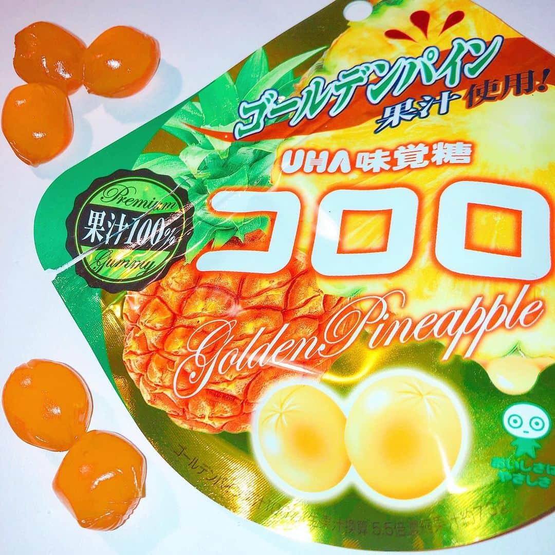 のインスタグラム：「沖縄県での限定販売だったコロロのパイナップル味が全国販売へ🍍✨﻿ ﻿ ゴールデンパインの果汁が使用されており、とてもジューシーな味わい！！！﻿ ﻿ コロロパイナップル味を食べて、ひと足早く夏を感じましょう🌴☀️🌈﻿ ﻿ 〰〰〰〰〰〰〰〰〰〰〰〰 ﻿﻿﻿﻿﻿﻿﻿ #日本グミ協会 #グミ #グミパ﻿﻿﻿﻿﻿﻿﻿ #93 #gumi #gummy #gummycandy﻿﻿﻿﻿﻿﻿﻿ #グミニケーション﻿﻿﻿﻿﻿﻿﻿ #レッツグミニケーション﻿﻿﻿﻿﻿﻿﻿ ﻿﻿﻿﻿﻿﻿﻿ #UHA味覚糖 ﻿ #コロロ #cororo﻿ #パイナップル #🍍﻿ #ゴールデンパイン﻿ #コンビニ  #新作グミ﻿﻿ #沖縄 #Okinawa #夏 #summer﻿  #instalike﻿ #instagood﻿ #like4like﻿ #l4l #f4f #likeforlike﻿ 〰〰〰〰〰〰〰〰〰〰〰〰」
