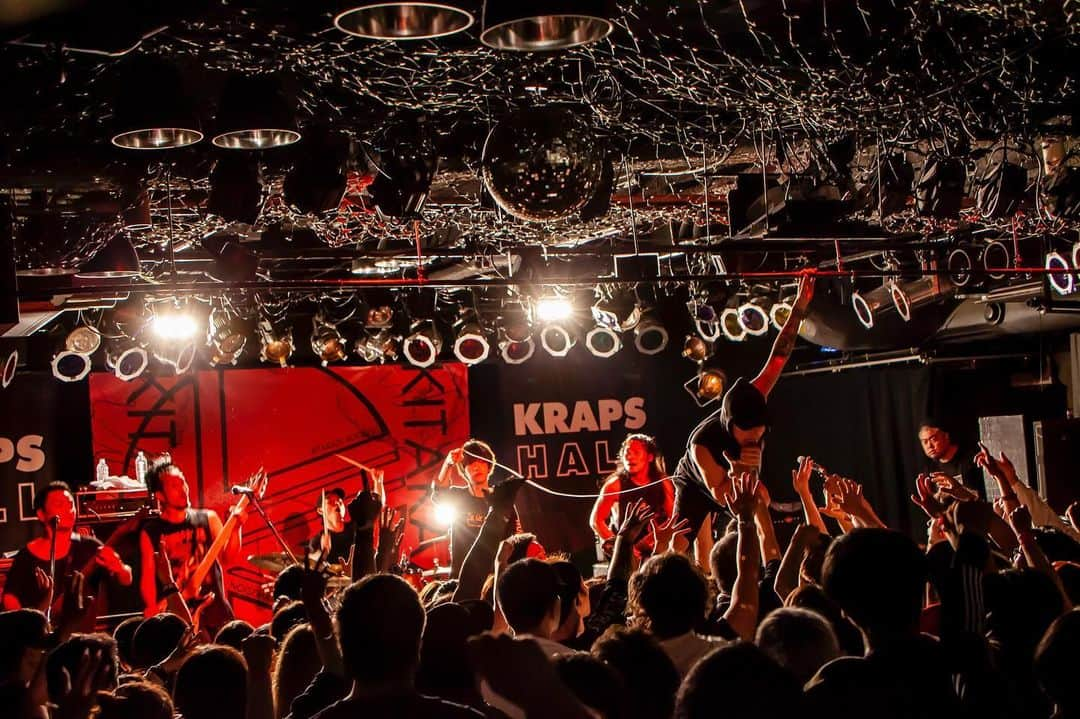 Crystal Lakeさんのインスタグラム写真 - (Crystal LakeInstagram)「THANK YOU @noisemaker_official & KITAKAZE ROCK FES. 2019!! Photo: @taka_tallman  #CrystalLake #KitakazeRockFes」5月20日 12時10分 - crystallake777