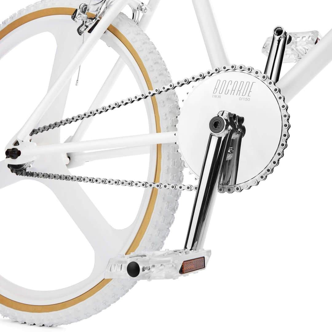 HYPEBEASTさんのインスタグラム写真 - (HYPEBEASTInstagram)「@hypebeaststyle: @dior and @bogardebikes have unveiled the official images for their third collaborative bike. Taking on a clean white tone and Dior’s signature monogram pattern, the BMX will be limited to only 150 units. It’s set to arrive in an exclusive monogram patterned aluminum box at the end of May.  Photo: Dior」5月20日 12時11分 - hypebeast