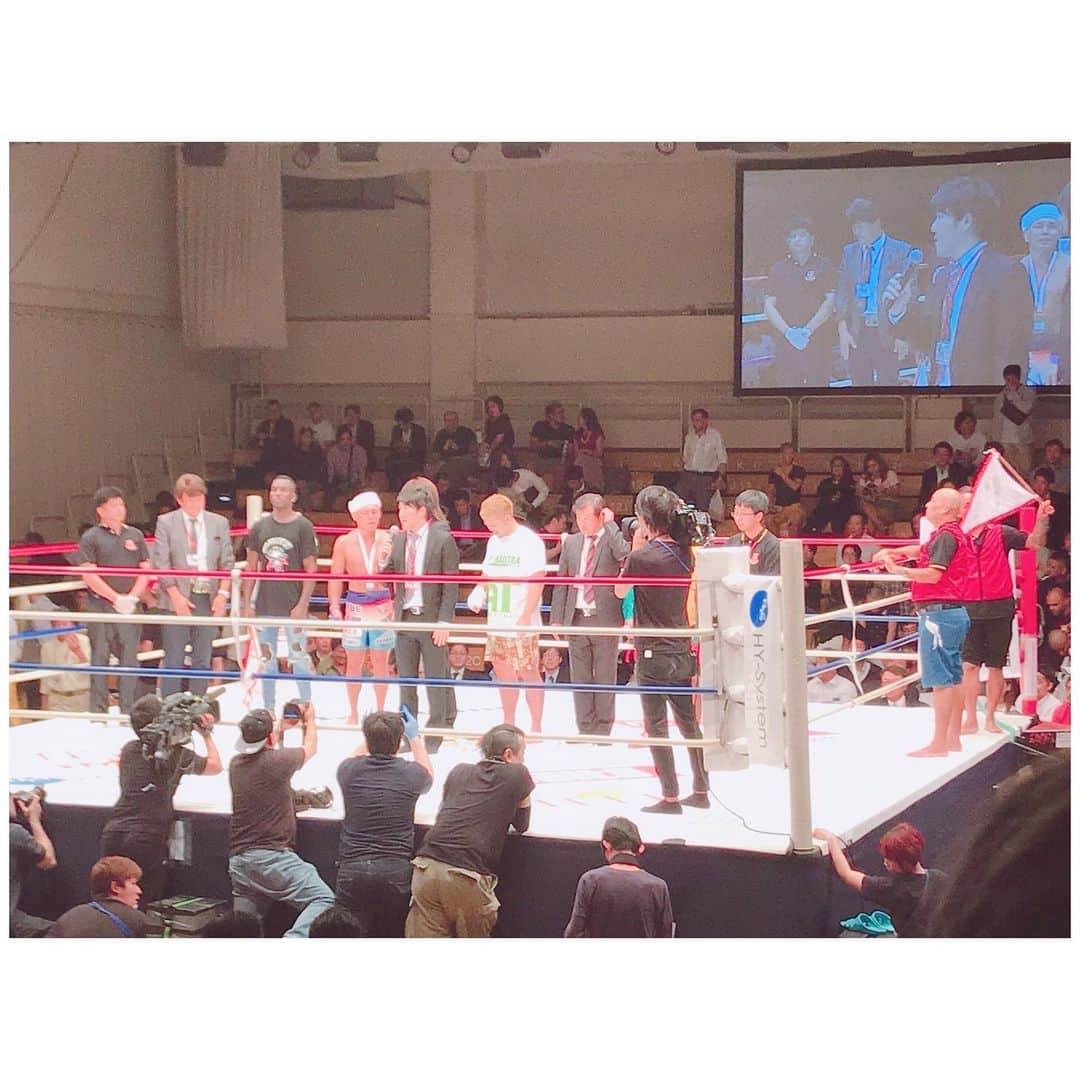 有明ゆなさんのインスタグラム写真 - (有明ゆなInstagram)「ミャンマー子供教育支援チャリティー 「LETHWEI in Japan12」 みてきちゃいました(๑╹ω╹๑ ) 最も過激な格闘技と聞いていたけど 本当に過激でビックリしたけど 選手の皆さんの熱量がすごくて 「もう立ち上がるの無理でしょ。」 って思ったところでも 立ち上がる姿をみて心配と応援が入り混じり 興奮しちゃってました！！！ めっちゃ楽しかった(^^) また見に行きたい♡ . . . .  #ラウェイ #lethwei #地上最も過激な格闘技 #ミャンマー #グローブ無し #pr #コラボベース #後楽園ホール」5月20日 23時08分 - ariake_yuna