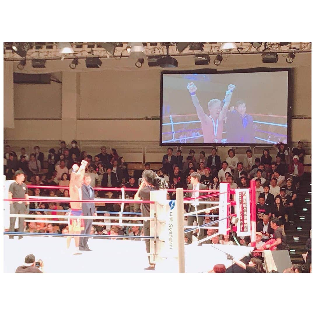 有明ゆなさんのインスタグラム写真 - (有明ゆなInstagram)「ミャンマー子供教育支援チャリティー 「LETHWEI in Japan12」 みてきちゃいました(๑╹ω╹๑ ) 最も過激な格闘技と聞いていたけど 本当に過激でビックリしたけど 選手の皆さんの熱量がすごくて 「もう立ち上がるの無理でしょ。」 って思ったところでも 立ち上がる姿をみて心配と応援が入り混じり 興奮しちゃってました！！！ めっちゃ楽しかった(^^) また見に行きたい♡ . . . .  #ラウェイ #lethwei #地上最も過激な格闘技 #ミャンマー #グローブ無し #pr #コラボベース #後楽園ホール」5月20日 23時08分 - ariake_yuna