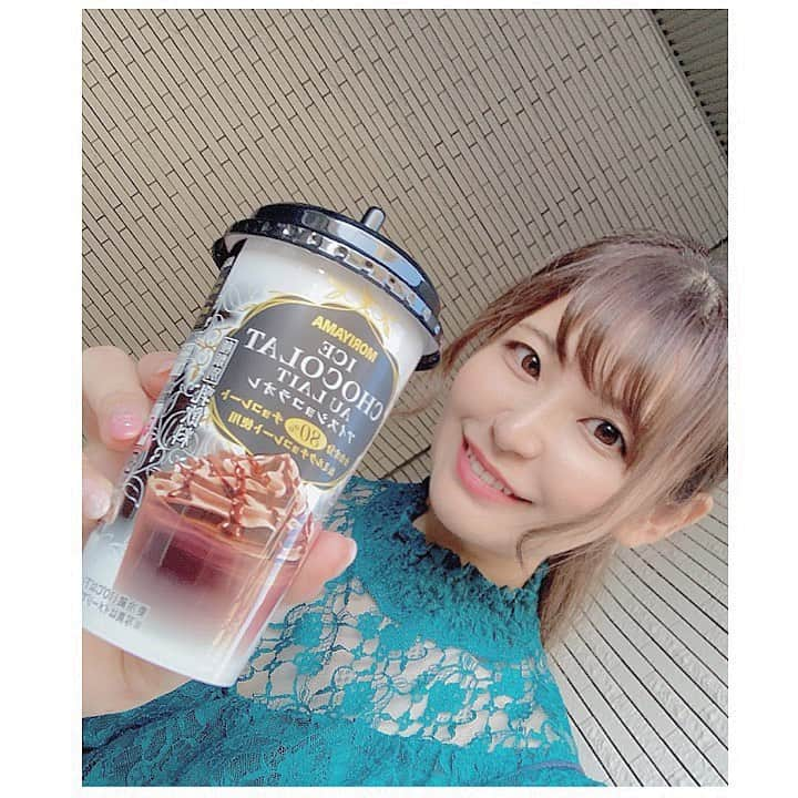 上村彩子さんのインスタグラム写真 - (上村彩子Instagram)「お仕事終わりに飲むのはだいたいチョコレートドリンクかココア 甘いもの飲んで回復という名の自分への甘やかし笑 . ヘアトリートメントのサイエンスアクアとTOKIOトリートメントが気になっています🙄 サイエンスってアイロン入れるのか…？なら縮毛したばっかだし辞めた方がいいのかな… トリートメントしていかないと髪が死ぬ…… #ショコラオレ #チョコレート #ドリンク #カカオ #tokioトリートメント #サイエンスアクア #トリートメント #気になる #ツヤツヤになりたい #ヘアサロン」5月20日 21時36分 - ayako_uem