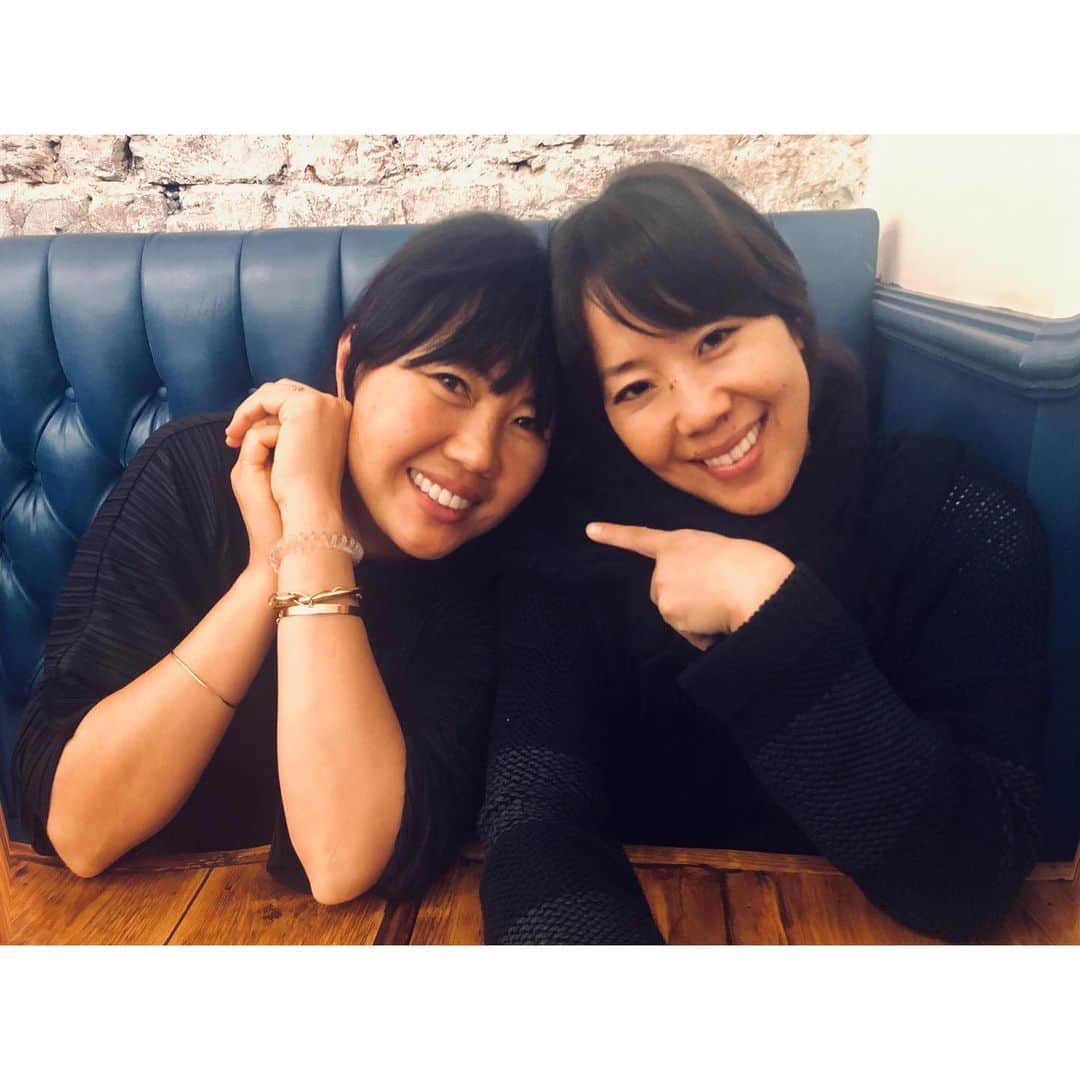 Kara Yoshimoto Buaさんのインスタグラム写真 - (Kara Yoshimoto BuaInstagram)「Seester Mamas 🖤 Love you, you talented bad-ass!! @jennychohair #rocketmanmovie #lunchbreak」5月20日 21時41分 - karayoshimotobua