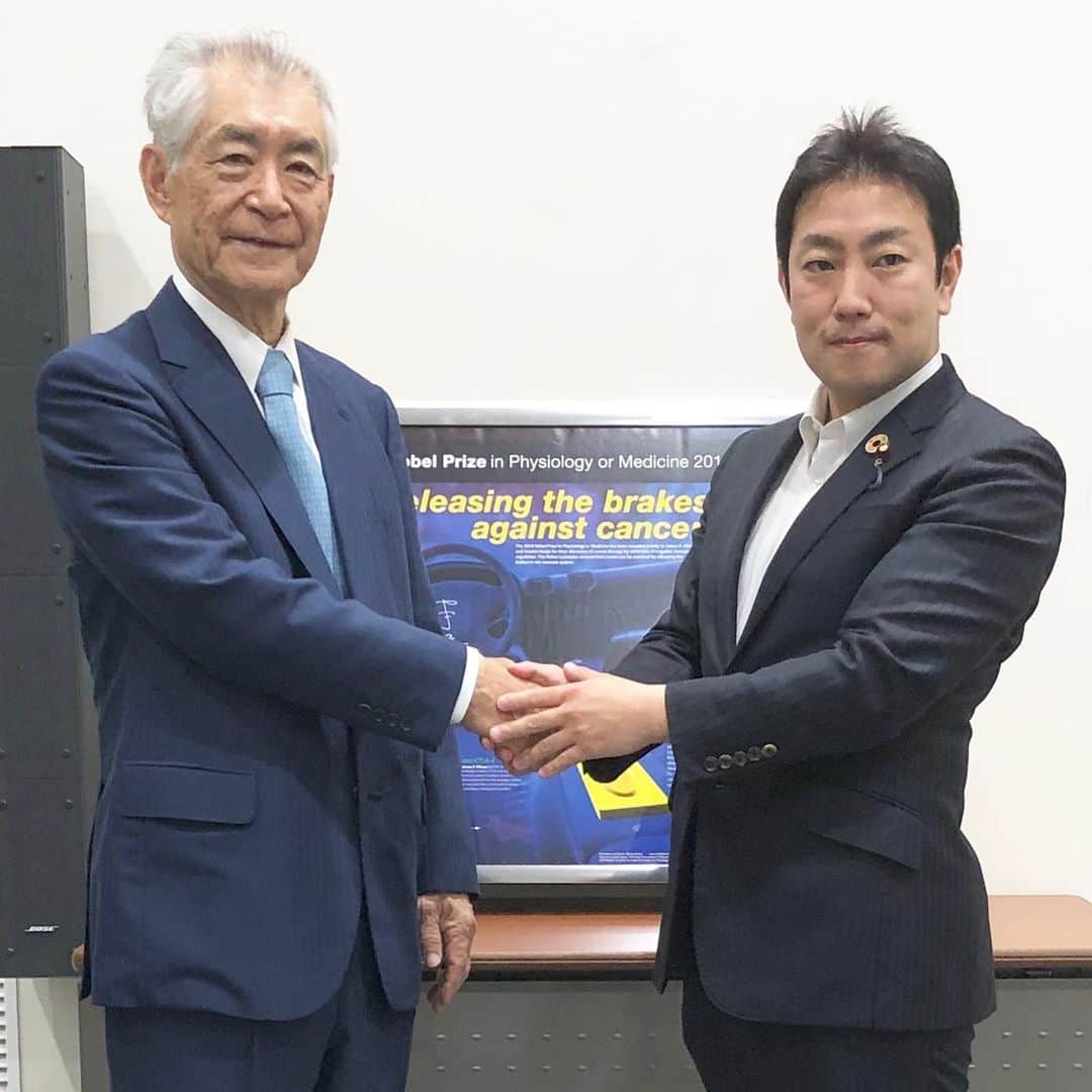 中谷一馬のインスタグラム：「ノーベル医学・生理学賞を受賞された #本庶佑 (ほんじょ たすく) #京都大学 高等研究院 副院長・特別教授からご講演を頂き、その後意見交換をさせて頂きました。 イノベーションとは、創造ではなく、既知の技術の組み合わせ。安上りで高付加価値。.(組み合わせで新しい商品例: iPhone) 日本に必要なのは、#イノベーション より #クリエーション 。 とても勉強になりました。 下記に詳細を記載させて頂きますので、ご興味のある方はよかったらご高覧ください。 https://ameblo.jp/kazuma-nakatani/entry-12462711307.html」