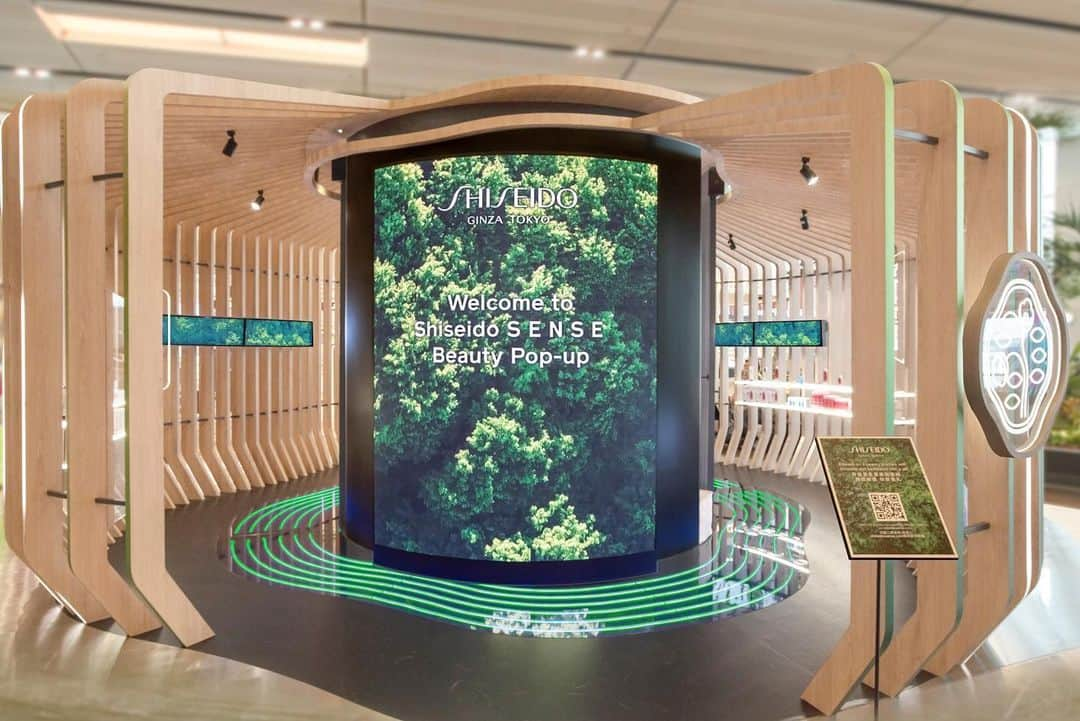 資生堂さんのインスタグラム写真 - (資生堂Instagram)「Inspired by SHISEIDO FOREST VALLEY at Jewel Changi Airport, we bring on a brand-new multi-sensorial experience through the harmony of nature, art and science.  Introducing the SHISEIDO S E N S E Beauty Pop-up. Available from now till early June. Designed to reignite the senses, bestowing sanctuary and fresh energy. Visit us now at Changi Airport Terminal 1, Departure Transit Hall!  #shiseido #ShiseidoEvent #IgniteYourSenses #ShiseidoForestValley #japanesebeauty #ShiseidoPartner @jewelchangiairport @shilladutyfreesg @changiairport @shiseido_corp @shiseido」5月20日 21時47分 - shiseido