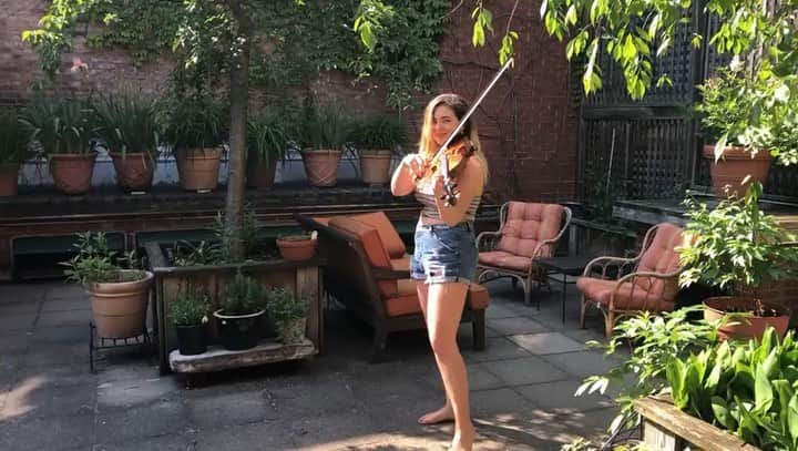 ワイクリフ・ジョンのインスタグラム：「Great morning!! Game of thrones is over! Dam!!!! One of my students from the album “Wyclef goes back to school “ would like to take all the fans  out properly  @samanthauzbay  #gameofthrones #forthethrone #motherofstrings @headsmusic @maddisays」