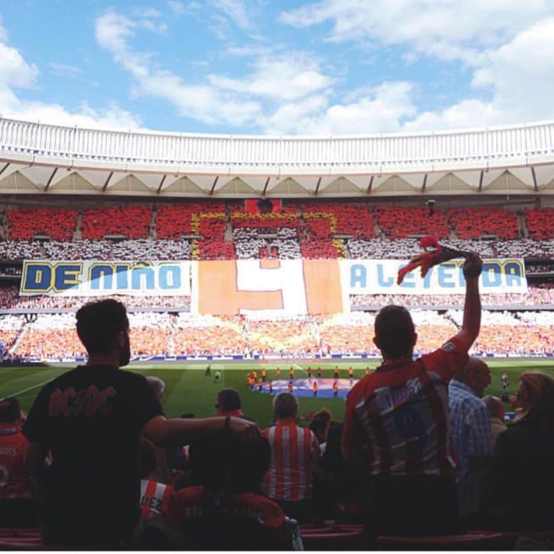 フェルナンド・トーレスさんのインスタグラム写真 - (フェルナンド・トーレスInstagram)「Hace un año de mi último partido con el @atleticodemadrid . Ojalá no hubiera llegado nunca aquel momento pero entre todos hicisteis que ese día fuera un recuerdo inmejorable. Siempre en deuda con la familia rojiblanca. Ayer, hoy y siempre #forzaatleti 🔴⚪️🔴⚪️🔴⚪️🔴⚪️🔴⚪️🔴 A year ago of my last game with the @atleticodemadrid.  I wish that moment had never come but among all of you you made that day an unbeatable memory.  Always in debt to the red and white family.  Yesterday, today and always #forzaatleti」5月20日 21時54分 - fernandotorres