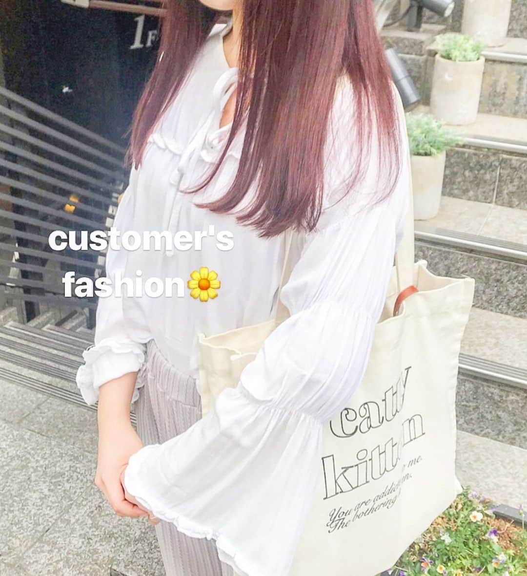 佃加菜さんのインスタグラム写真 - (佃加菜Instagram)「ブラウス？可愛かったな🌸 ニットパンツに合わせてて色合いも可愛いかったー♡🌸 . 髪もピンクでかわいー♡ #shima_daikanyama」5月20日 21時59分 - tsukuda_kana