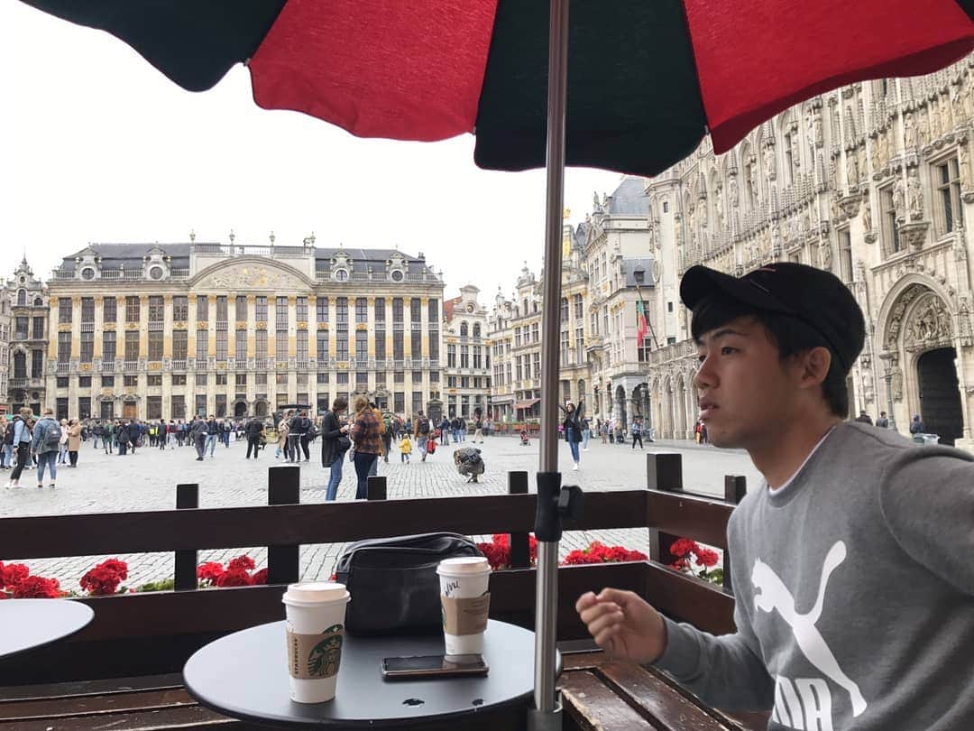 遠藤航さんのインスタグラム写真 - (遠藤航Instagram)「Café time. . . #puma #pumajapan #PUMAFootball .  #grandplace #belgium #ベルギー #🇧🇪 .  #café #☕️ .  #遠藤航 #wataruendo」5月20日 22時11分 - endowataru