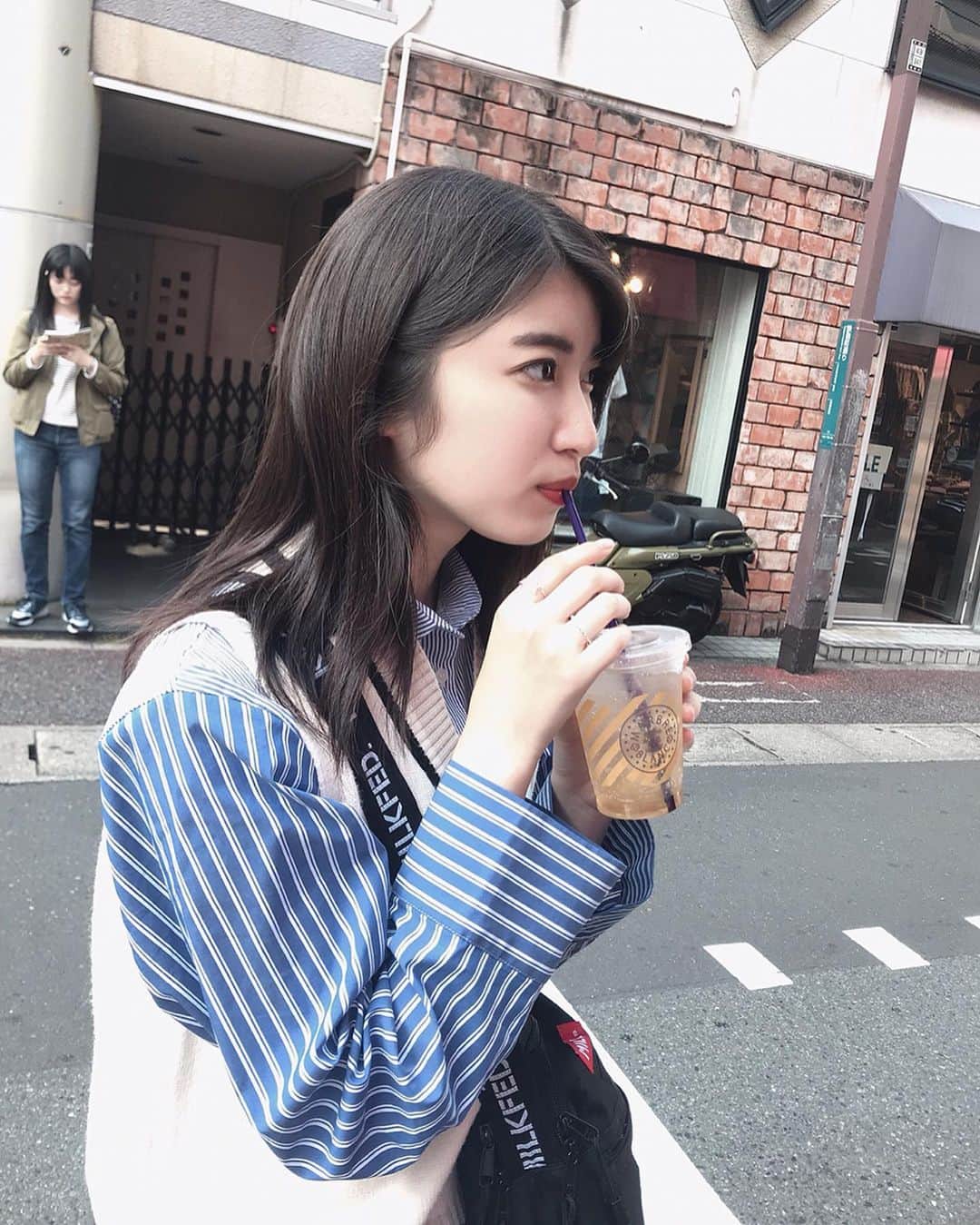 吉田華恋のインスタグラム：「レモネード飲んでからのおいしいい！なってるとこ🥺  #lemonade #marbreblanc」