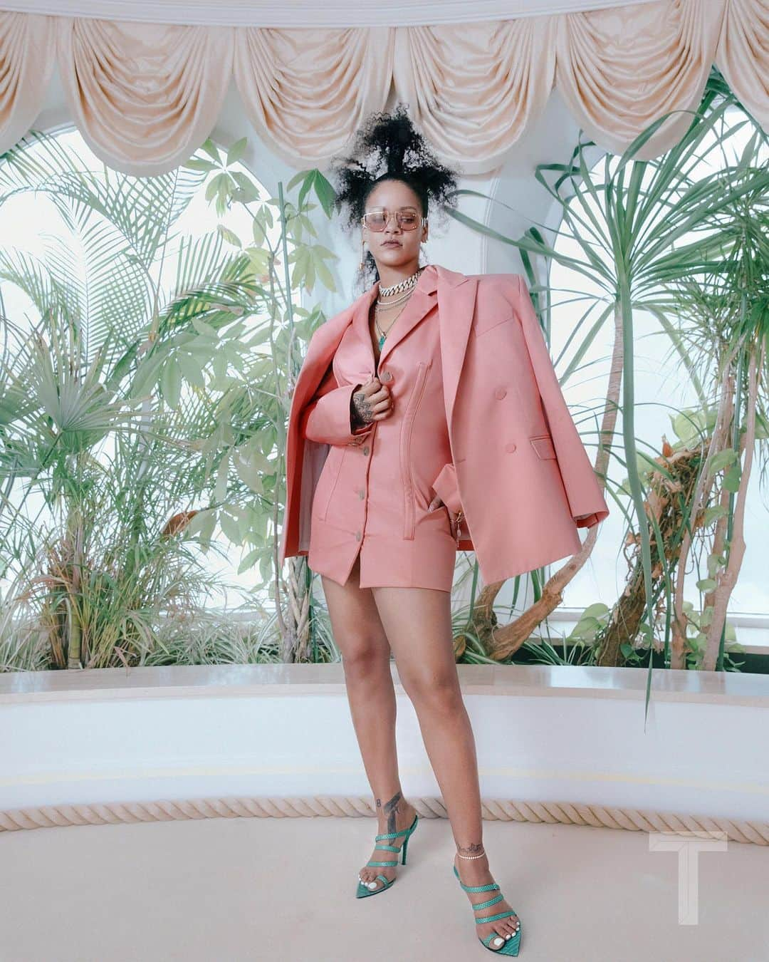 ニューヨーク・タイムズさんのインスタグラム写真 - (ニューヨーク・タイムズInstagram)「Rihanna opens up in an interview with @tmagazine about becoming the first black woman to run a major luxury fashion house: “I want to be as disruptive as possible.” Visit the link in our profile to read the interview where @badgalriri goes deep on her life, her music and her businesses. Kristin-Lee Moolman shot these photos of Rihanna wearing Fenty. Follow @tmagazine for more coverage of culture and style.」5月20日 22時05分 - nytimes