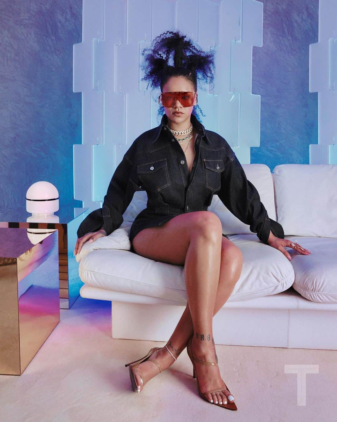 ニューヨーク・タイムズさんのインスタグラム写真 - (ニューヨーク・タイムズInstagram)「Rihanna opens up in an interview with @tmagazine about becoming the first black woman to run a major luxury fashion house: “I want to be as disruptive as possible.” Visit the link in our profile to read the interview where @badgalriri goes deep on her life, her music and her businesses. Kristin-Lee Moolman shot these photos of Rihanna wearing Fenty. Follow @tmagazine for more coverage of culture and style.」5月20日 22時05分 - nytimes