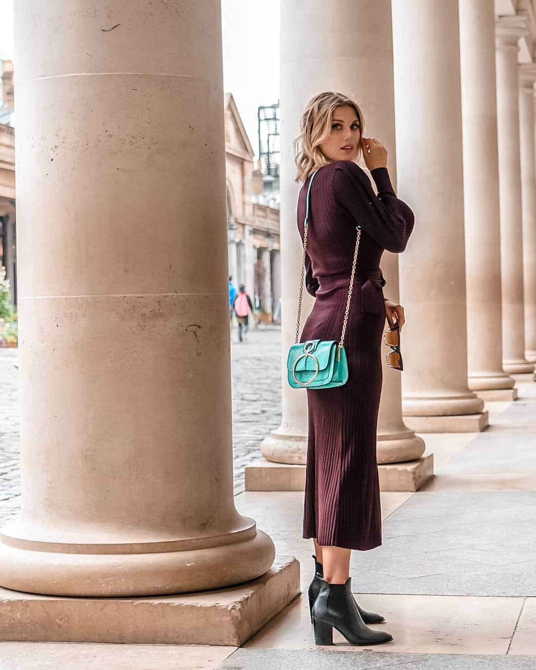 Ashley Jamesさんのインスタグラム写真 - (Ashley JamesInstagram)「Tis the season for figure-hugging knitted dresses. ✨ Rushing around London today getting ready for a busy week of work and some pretty exciting DJ announcements. Last week I really focussed on self-care, and I'm going into this week feeling so much more on top of things and motivated. I love that every new week is the chance for a fresh start. Hope you make it a good one. 😆」5月20日 22時06分 - ashleylouisejames