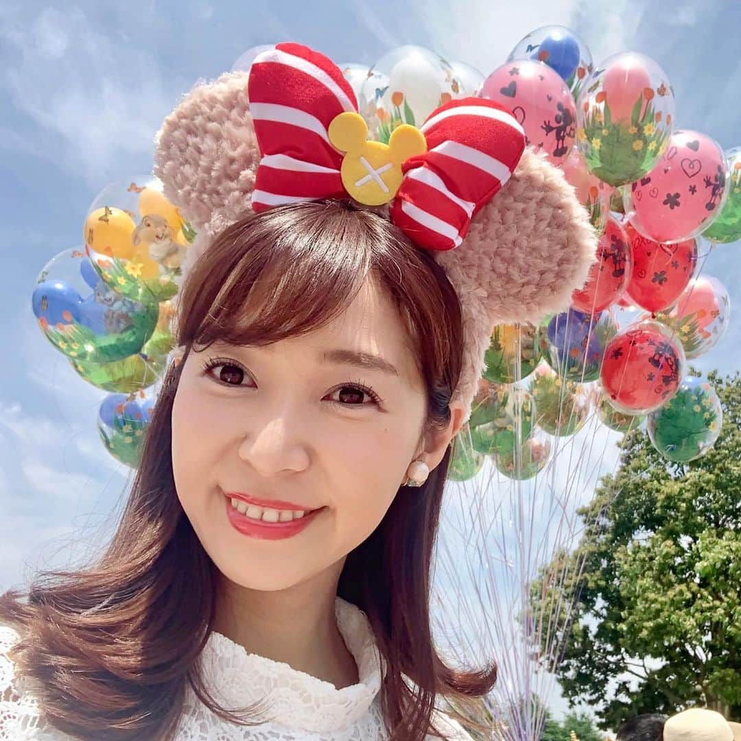 小野澤玲奈さんのインスタグラム写真 - (小野澤玲奈Instagram)「ハワイ！の前に上海ディズニー 2016年にできたからアトラクションが新しくてワクワク🥺💓 でも風船とか植木がレトロで懐かしい  TOMORROW LAND（明日世界）のトロンが最大のドキドキだった💓  明日世界のポーズは、私の前に撮ってた中国の陽気なお兄さんのマネ🕺  今は最後のネコの気持ち。🐈 . . #生きていく  #ネコ  #上海  #上海ディズニーランド  #shanghaidisney  #ディズニー  #チップとデール  #明日世界  #休日コーデ  #ノスタルジア  #もうすぐハワイ #スーツケースどこ #幸せはどこ」5月20日 22時08分 - reina.onozawa