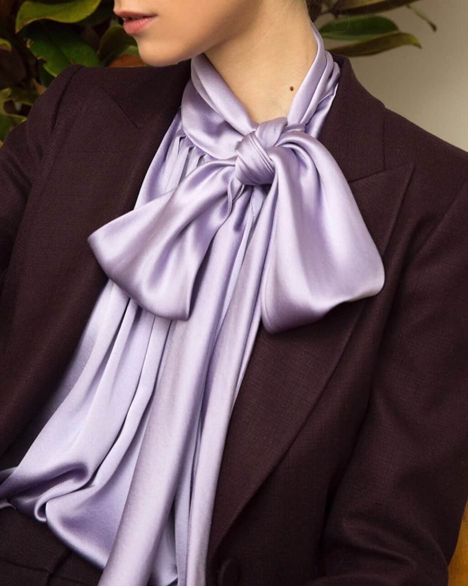 アダムさんのインスタグラム写真 - (アダムInstagram)「Our Spring 2019 double face silk charmeuse bow blouse in lilac.⠀⠀ #adamlippesspring2019」5月20日 22時12分 - adamlippes