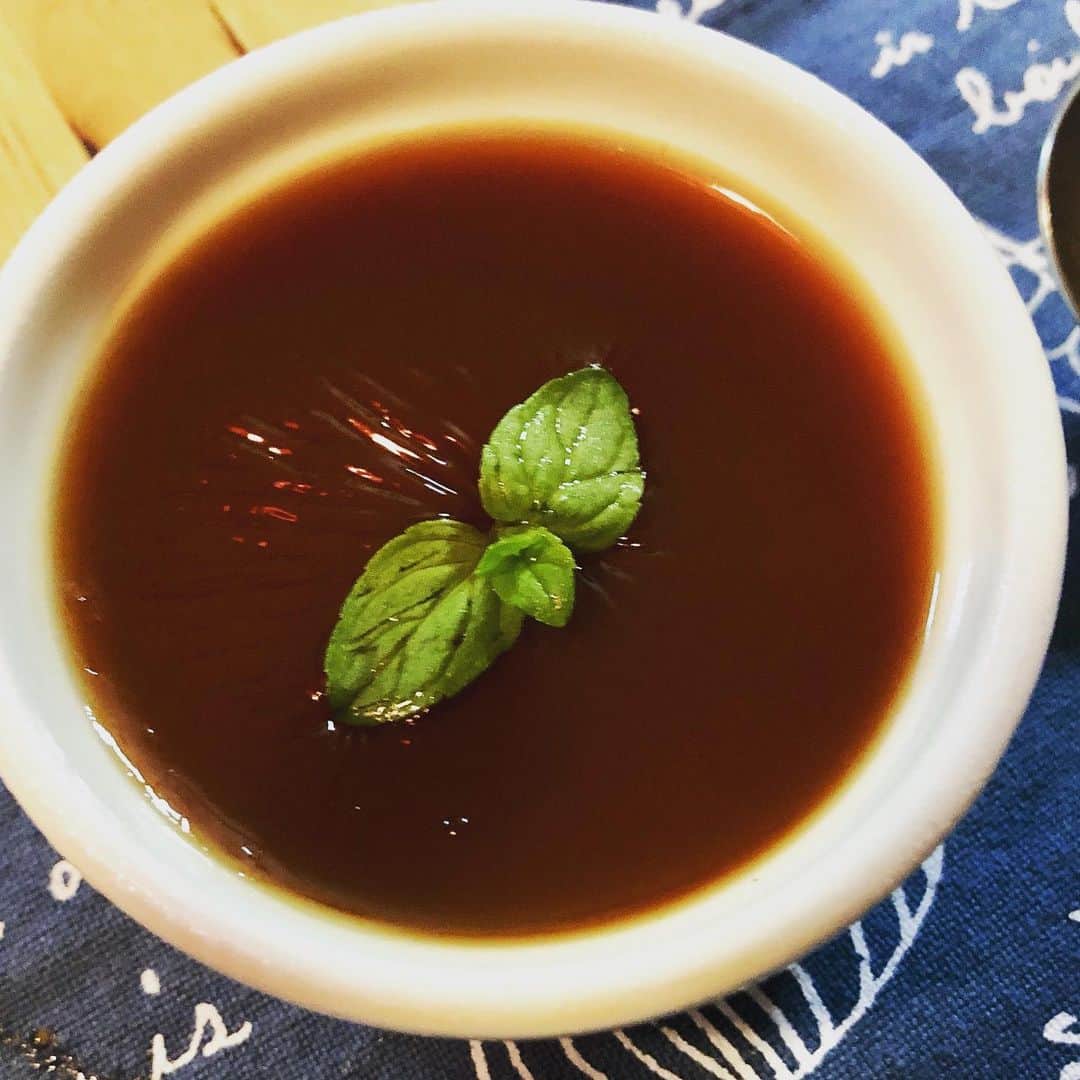 福田友理子さんのインスタグラム写真 - (福田友理子Instagram)「* * cooking🍳料理教室に行きました♡ * ☆トマトカレー ☆味噌ポテト ☆紅茶ゼリー * トマトカレーすごく美味しくできました♡ 刻んだ生姜をオリーブオイルで炒めて、トマト・タマネギ・合挽き肉・ルーをin🍛 * ゴハンもトマトと一緒に炊いてるのでうっすらピンクです🍅 * 紅茶ゼリーはアールグレイのティーパックを煮出して作りました☕️ * カレーにジャガイモを入れてないので、味噌ポテトも☺️✨🥔 * * #cooking #料理 #トマトカレー  #味噌ポテト #紅茶ゼリー #🍳」5月20日 22時15分 - yuriko.fu