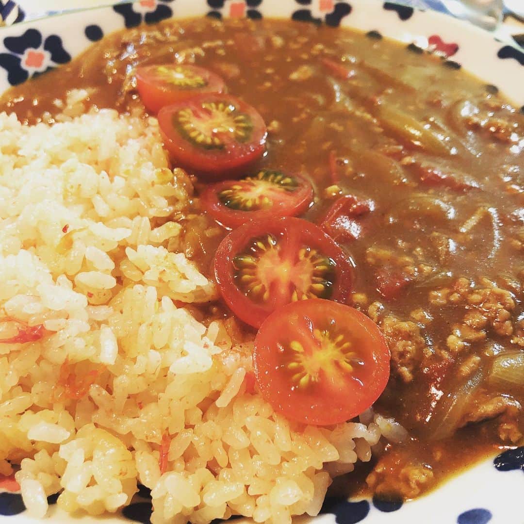 福田友理子さんのインスタグラム写真 - (福田友理子Instagram)「* * cooking🍳料理教室に行きました♡ * ☆トマトカレー ☆味噌ポテト ☆紅茶ゼリー * トマトカレーすごく美味しくできました♡ 刻んだ生姜をオリーブオイルで炒めて、トマト・タマネギ・合挽き肉・ルーをin🍛 * ゴハンもトマトと一緒に炊いてるのでうっすらピンクです🍅 * 紅茶ゼリーはアールグレイのティーパックを煮出して作りました☕️ * カレーにジャガイモを入れてないので、味噌ポテトも☺️✨🥔 * * #cooking #料理 #トマトカレー  #味噌ポテト #紅茶ゼリー #🍳」5月20日 22時15分 - yuriko.fu