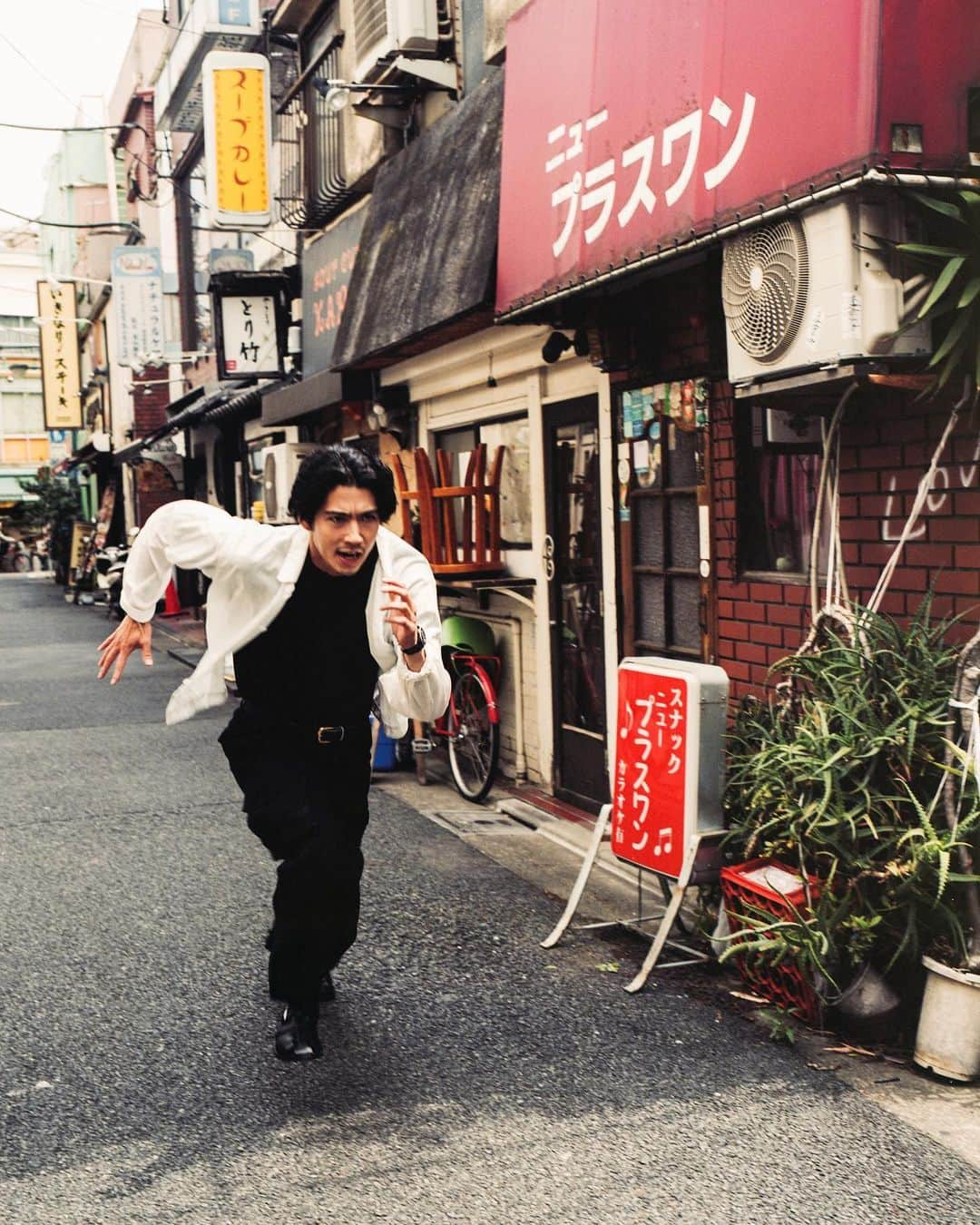 柏田テツヲさんのインスタグラム写真 - (柏田テツヲInstagram)「Kento Kaku  @chanelofficial x @tfpjp  #film #filmphotograph  #賀来賢人」5月20日 22時17分 - tetsuokashiwada