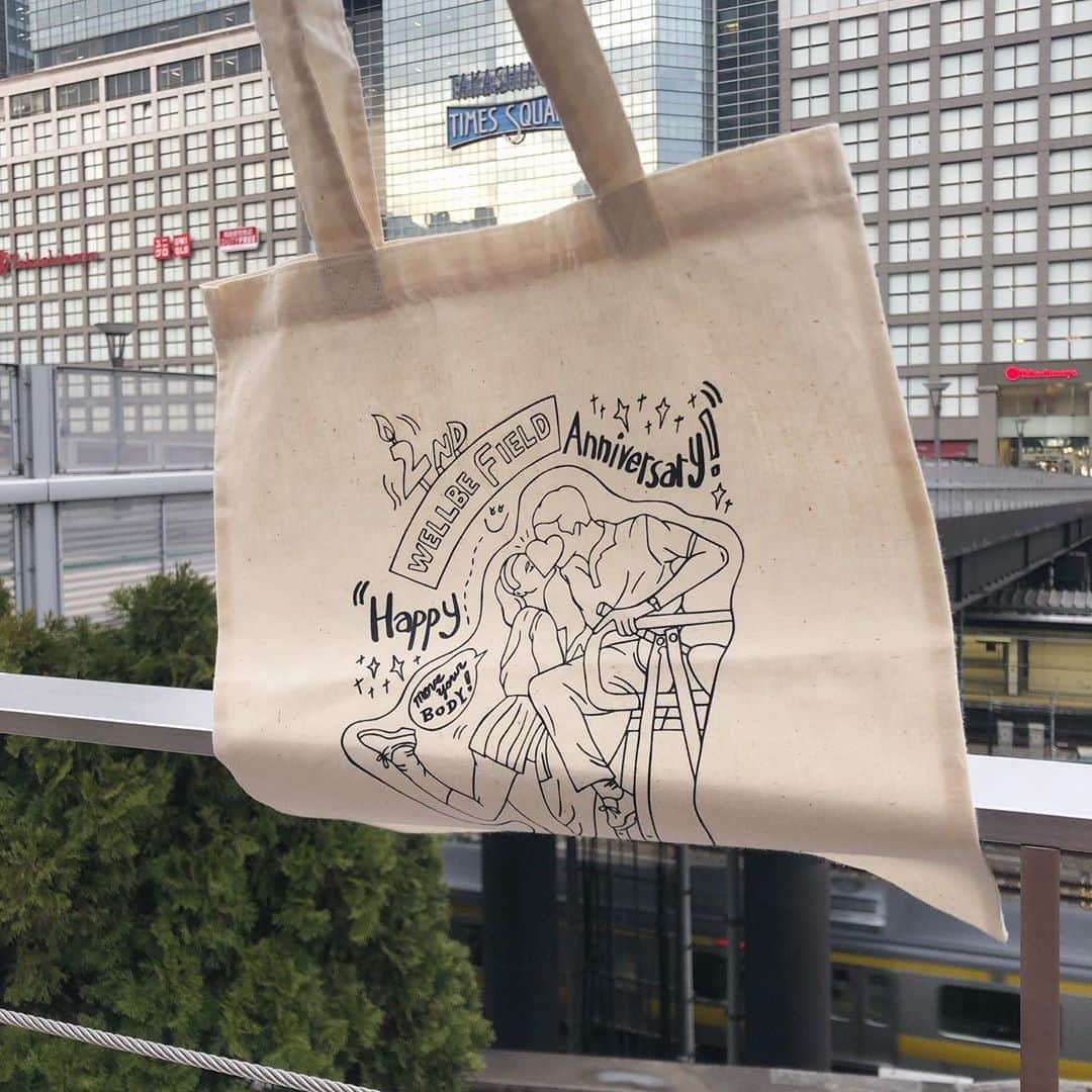 nanamyさんのインスタグラム写真 - (nanamyInstagram)「Anniversary totebag illustration image is from the 70s vintage tennis uniform💞🎾💞半分風に飛ばされてるけどこのトートバックも随時キャンペーンがある毎に配られる予定だそうです、形にもして下さってうれしい、、！ @wellbefeild @shinjukutakashimaya」5月20日 22時28分 - nanamy