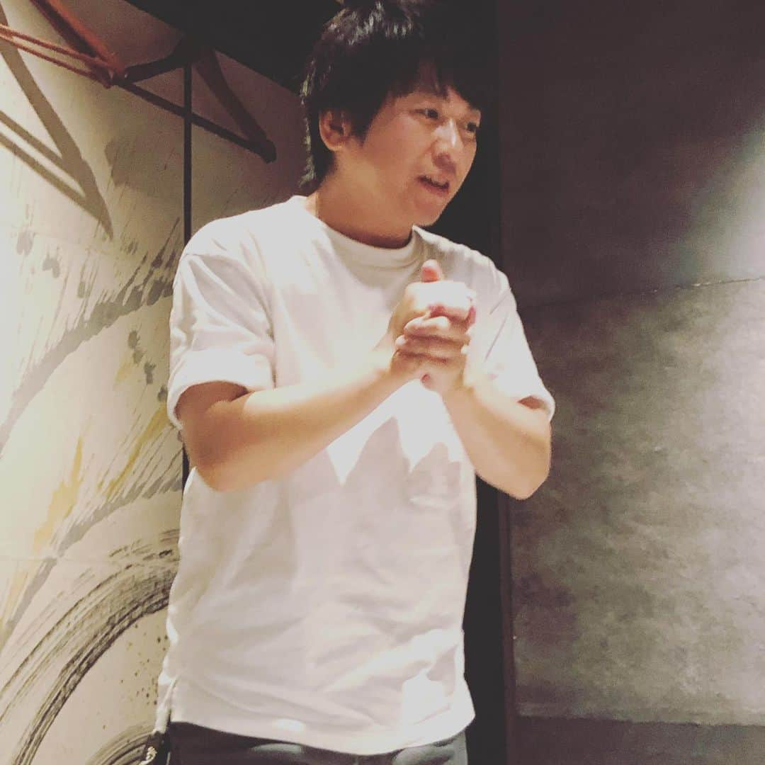 上中丈弥さんのインスタグラム写真 - (上中丈弥Instagram)「遅ればせながらサンプラの打ち上げ。ミキオさん、カズさん、タウラさん、しんじょうさん、そしてSMAや関係者の皆様には感謝しかありません。感謝感謝感謝🙏  2枚目は酔いながら締めの挨拶をしてるうちに緊張しだしたリーダー俊哉🥴  3枚目は勝手ホーンズのタウさんが持ってきてくれた昔のセットリスト。たぶんブリッツの時かな？まだ持っててくれて嬉しかった。  さぁ次のステージに向かおう！！ #イナ戦 #イナズマ戦隊 #出会った皆様我が師匠」5月20日 22時22分 - jyouya