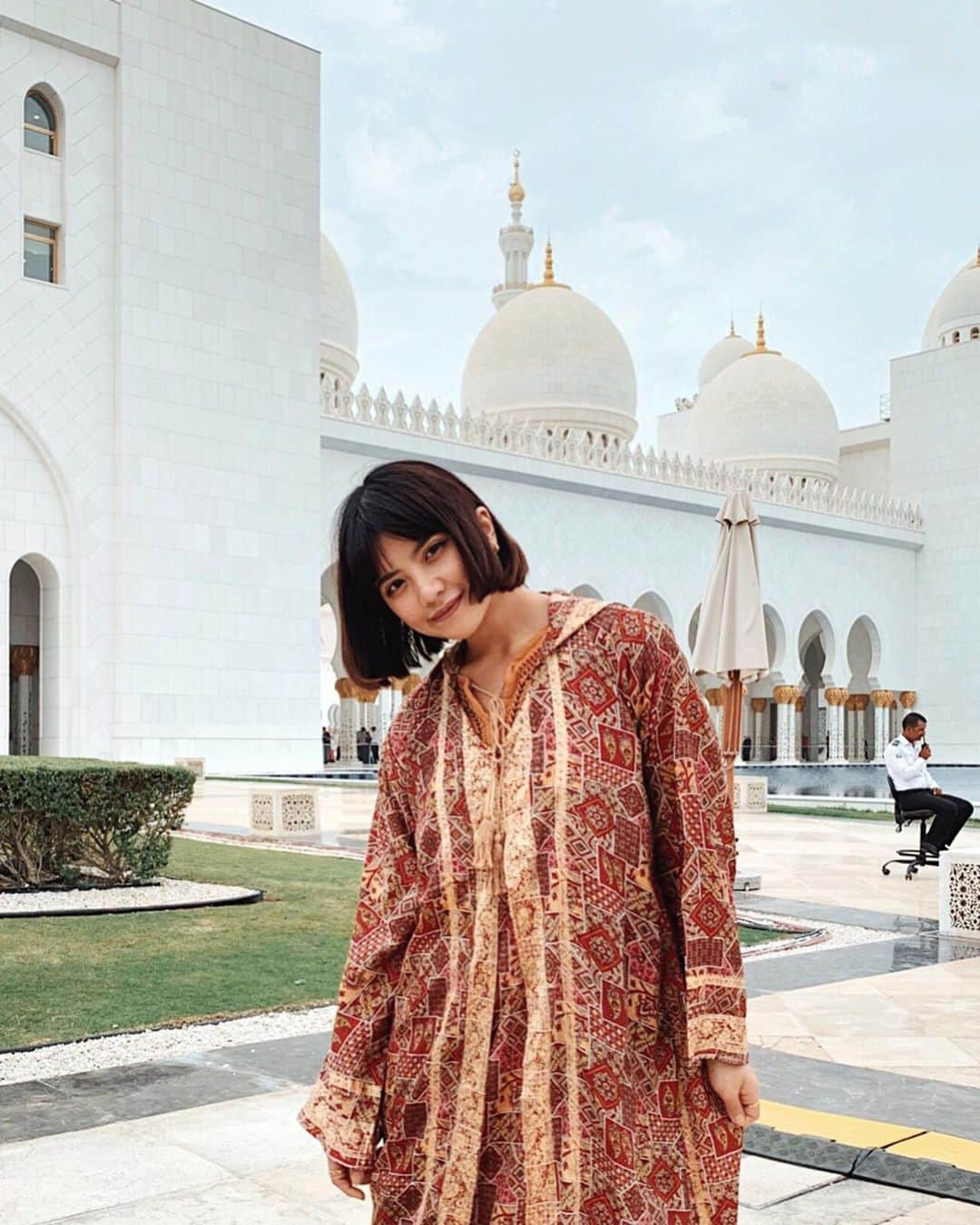 VIENNAさんのインスタグラム写真 - (VIENNAInstagram)「Grand Mosque, Abū Dhabī 🧙🏼‍♀️🕌 アラビアンになった★ ・ ・ ・ #dubai#abudhabi#grandmosque#instagood#photooftheday#fashion#like4like#followme#follow#follow4follow#followforfollow#girl#instalike#diet#sexy#likeforlike#makeup#tagsforlikes#f4f#vsco#lightroom#コーデ#おしゃれさんと繋がりたい#ボブ#ダイエット#写真好きな人と繋がりたい#ドバイ」5月20日 22時27分 - viennadoll_official