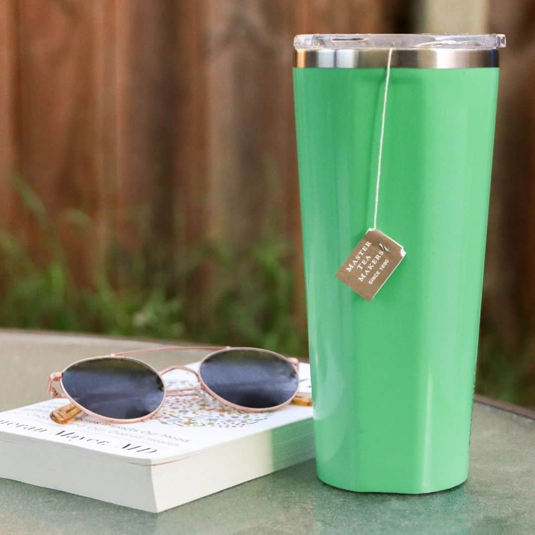 YAMAMOTOYAMA Foundedさんのインスタグラム写真 - (YAMAMOTOYAMA FoundedInstagram)「Enjoying the warmer weather with some hot tea and a good read outdoors. #Yamamotoyama」5月20日 22時36分 - yamamotoyama_usa