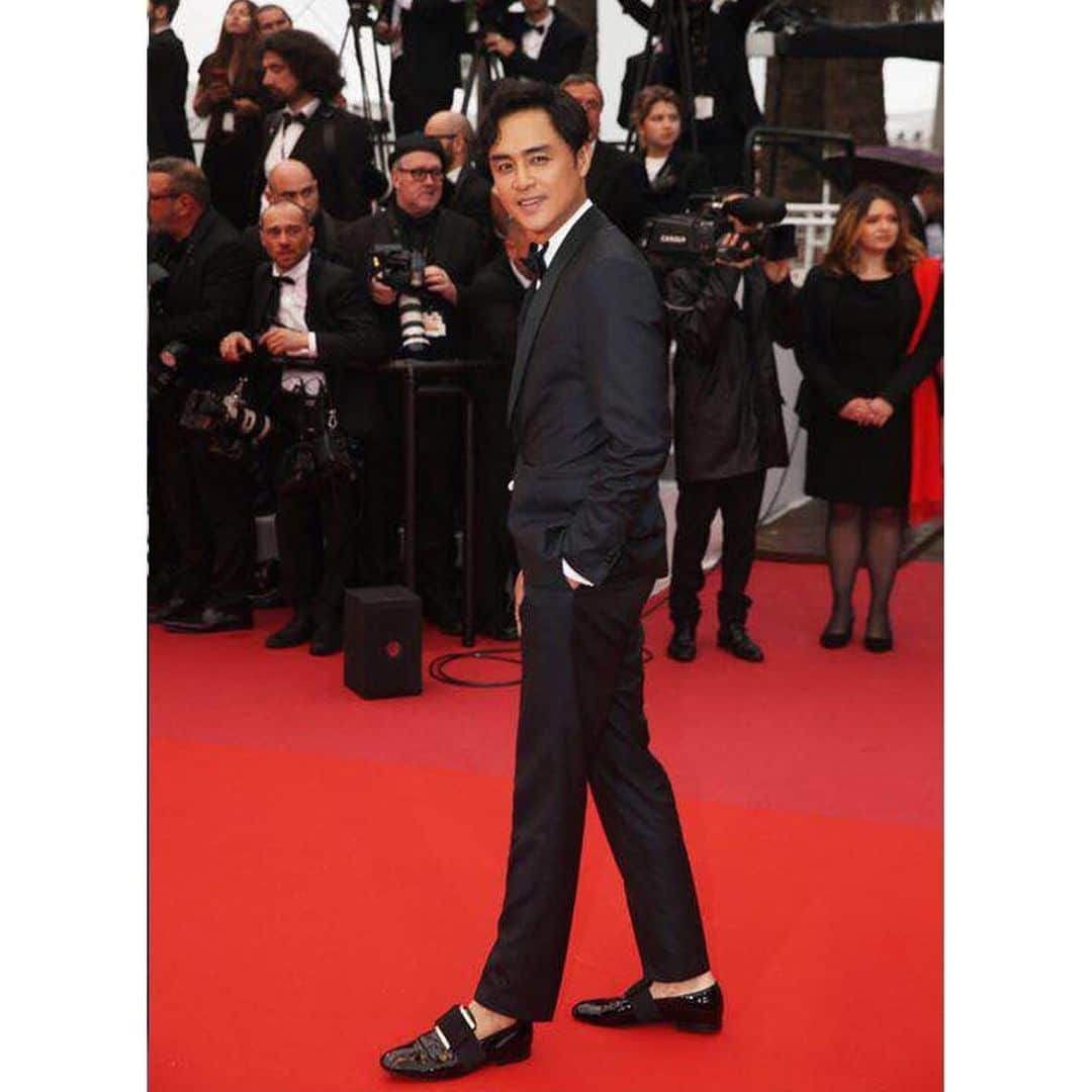 ロジェ・ヴィヴィエさんのインスタグラム写真 - (ロジェ・ヴィヴィエInstagram)「Taiwanese actor @_mingdao wearing the Gentleman Loafers by #GherardoFelloni for #RogerVivier and award-winning actress @chloessevigny wearing the #VivBling sandals attend screenings and events at 72nd annual #Cannes2019 Film Festival」5月20日 22時29分 - rogervivier