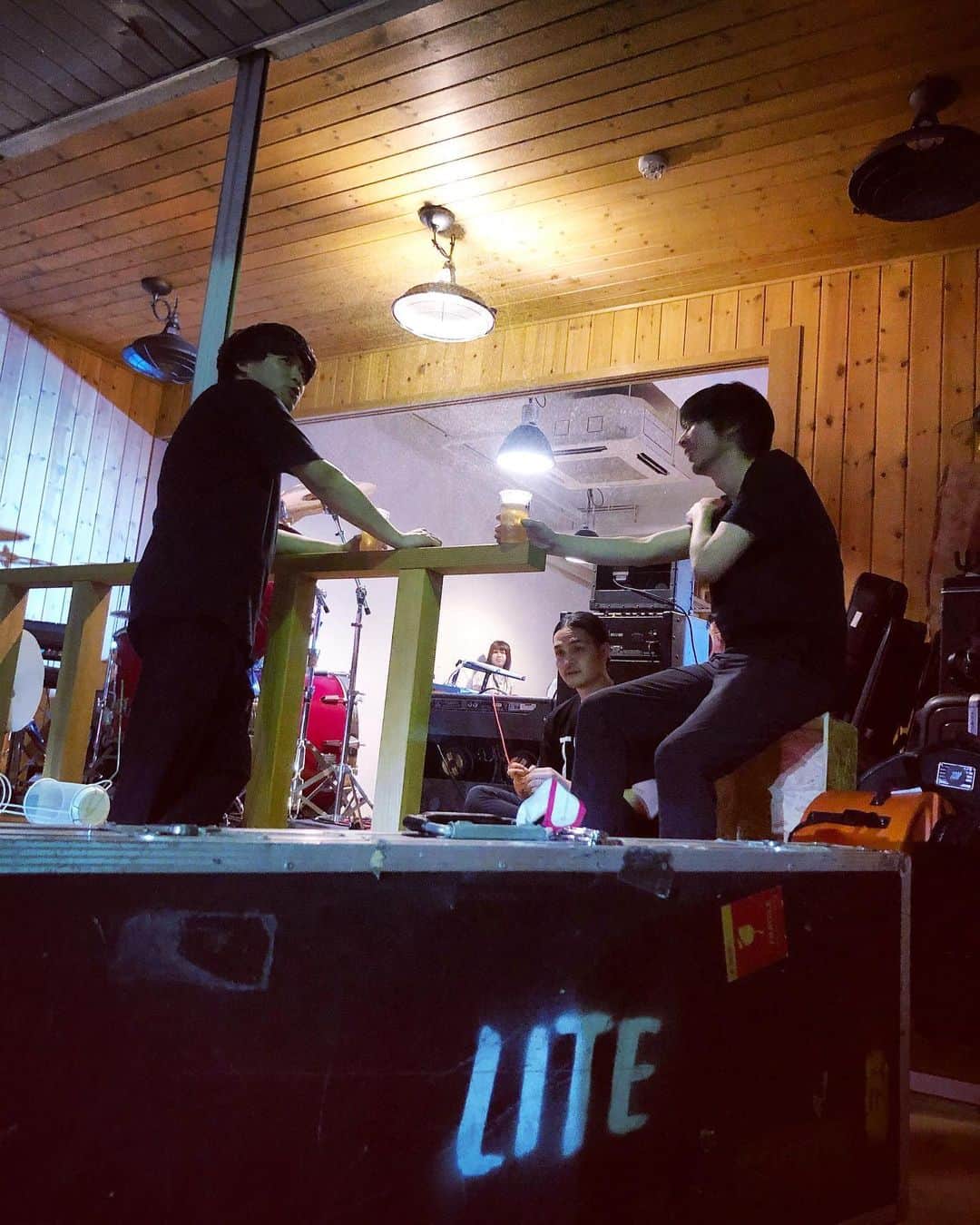 のインスタグラム：「The Redneck ManifestoとLITEのスプリットツアー無事完走しました。一週間共にした仲間と離れるのはとても寂しいことだけど、また次に会う日まで。 楽しい日々でした！」