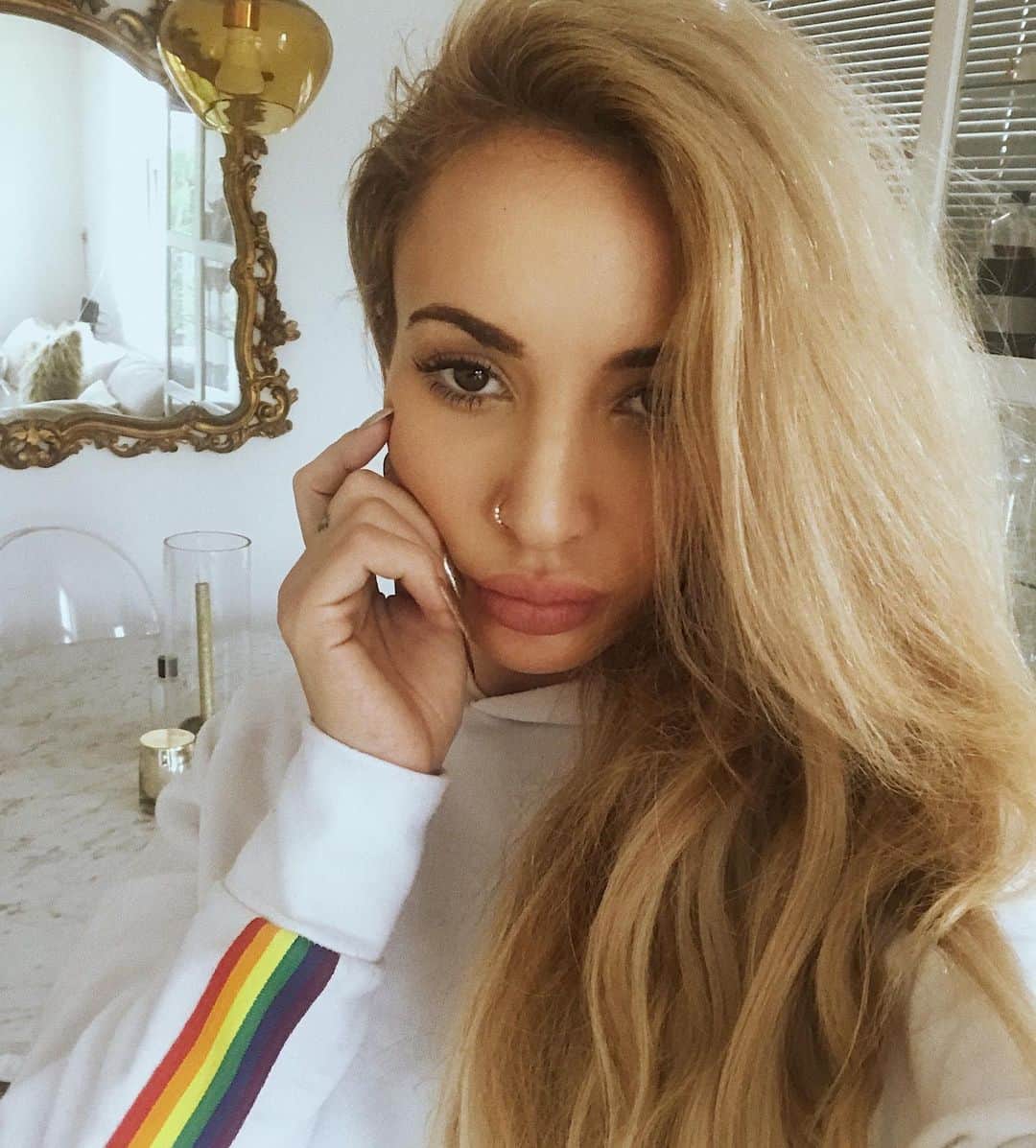 ターラのインスタグラム：「👁✨」