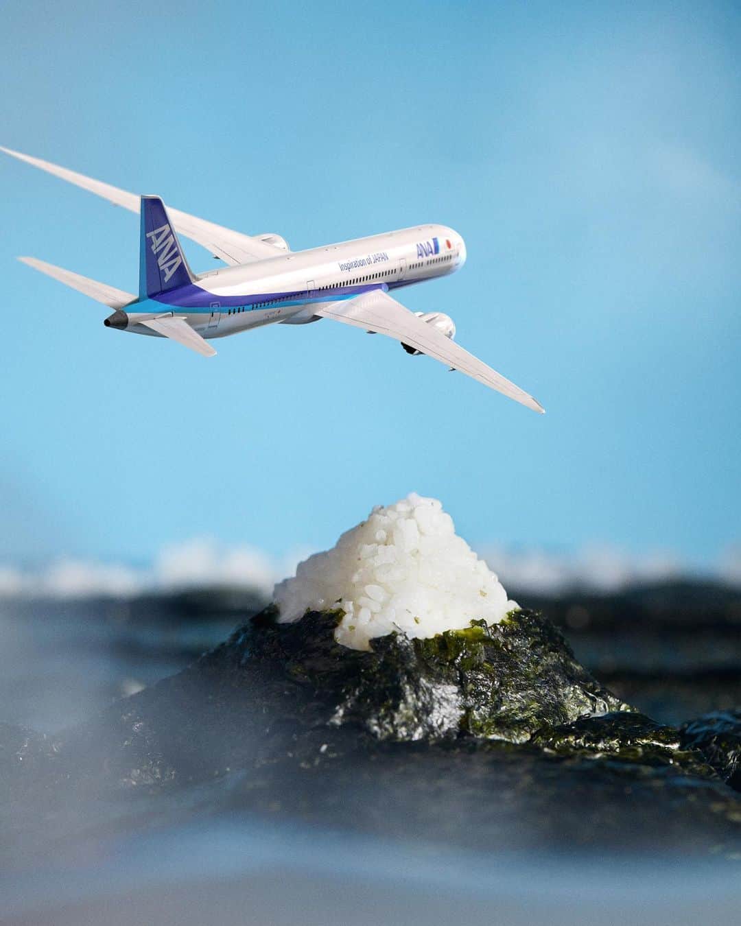 All Nippon Airwaysさんのインスタグラム写真 - (All Nippon AirwaysInstagram)「Have a rice flight! 🍙」5月20日 22時41分 - allnipponairways