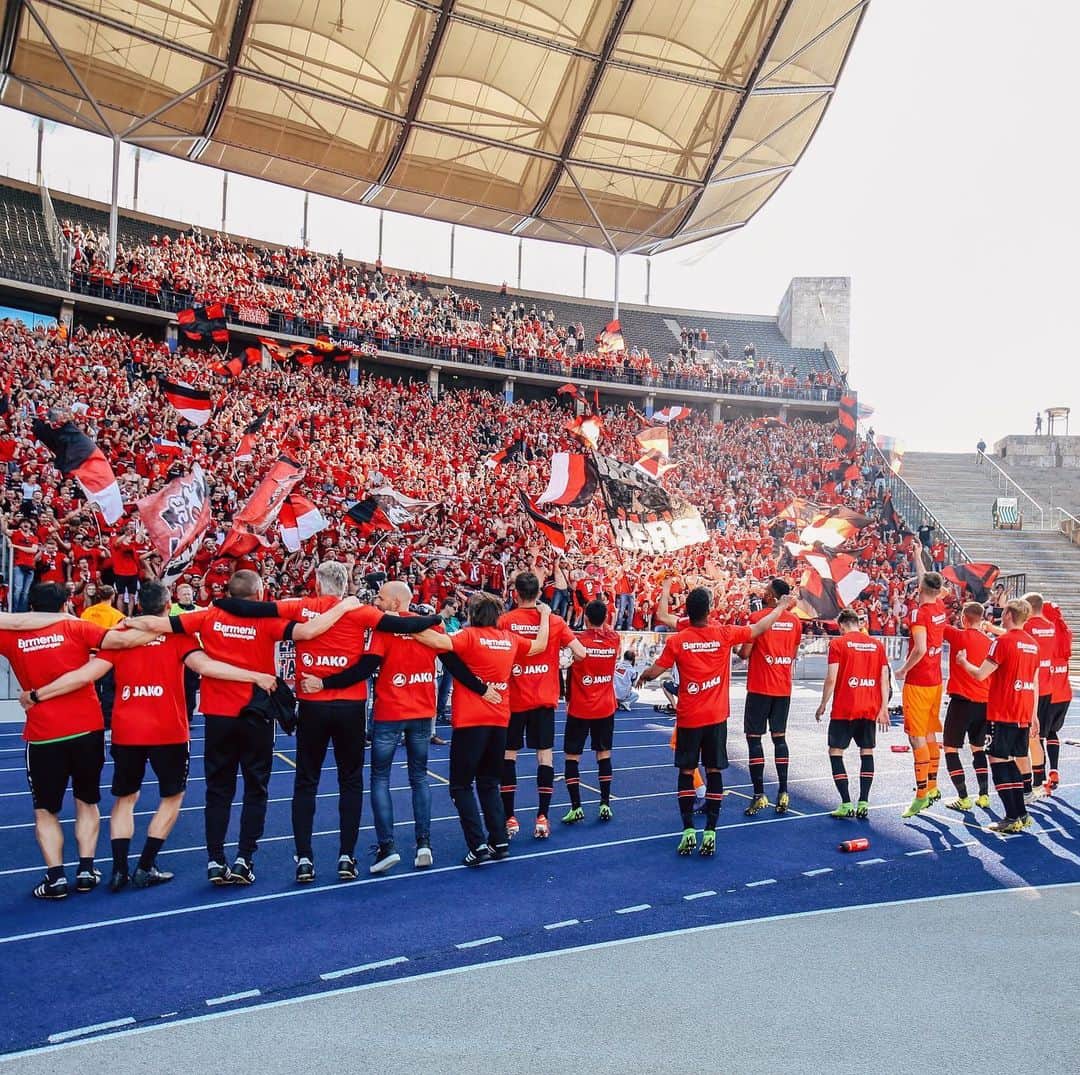 バイエル・レバークーゼンさんのインスタグラム写真 - (バイエル・レバークーゼンInstagram)「🎶 We just can’t get enough 🎶 @championsleague 🖤❤️ #Mondaymotivation #Bayer04 #Werkself #Bundesliga #UCL」5月20日 22時50分 - bayer04fussball