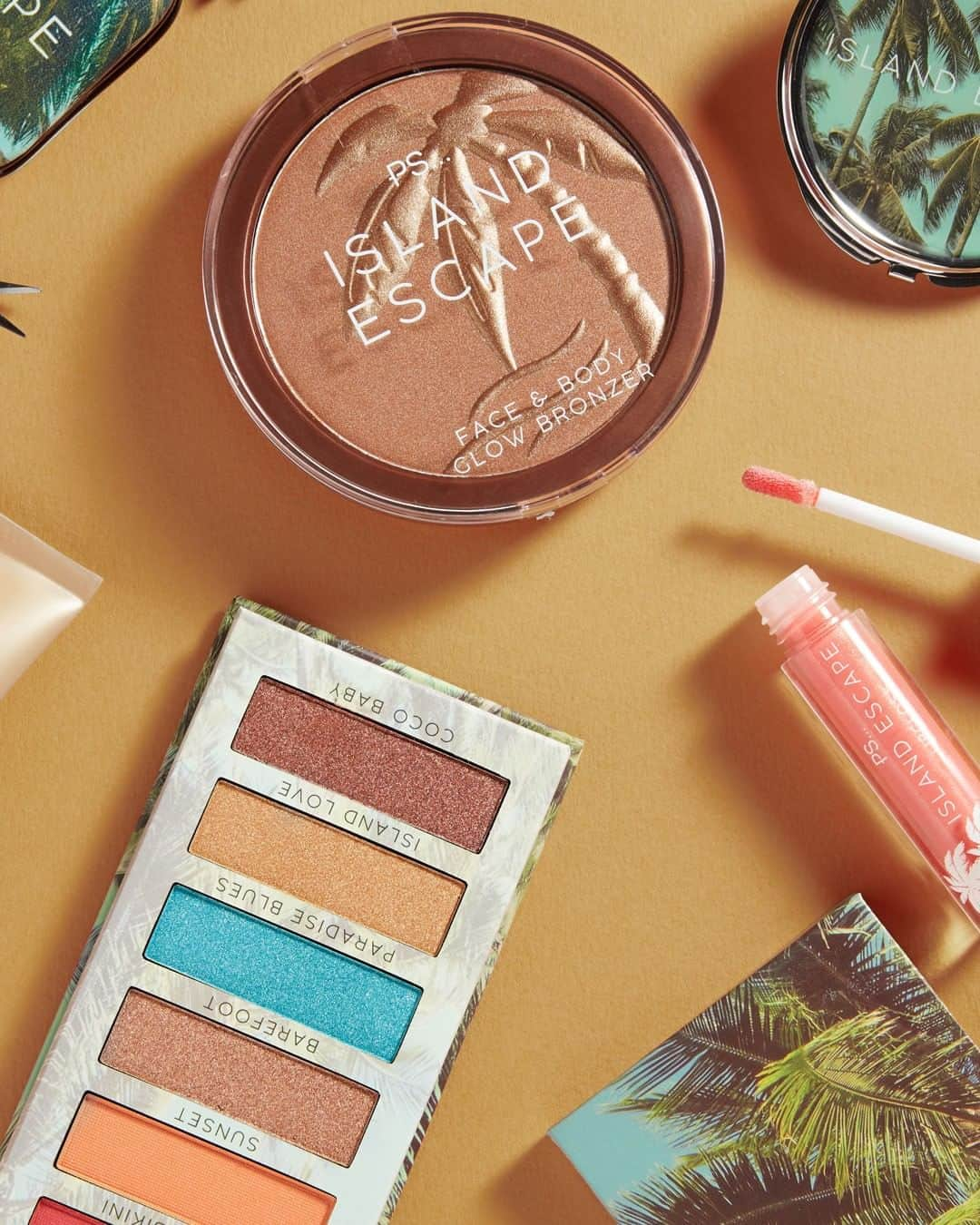 プリマークさんのインスタグラム写真 - (プリマークInstagram)「Need an island escape? 🏝 Our new @primark.beauty tropical beauty collection is all about creating warm and shimmery make-up looks ✨ Prices from £2/€3/$4 #Primark #PrimarkBeauty #makeup」5月20日 23時00分 - primark