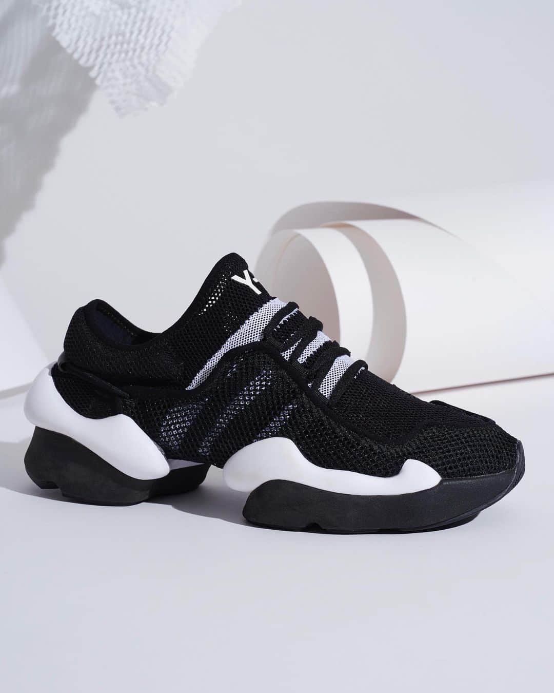 ワイスリーのインスタグラム：「Y-3 REN. ​Y-3 Spring Summer 2019. ​--- ​#adidas #Y3 #YohjiYamamoto ​ Discover the collection at Y-3.com」