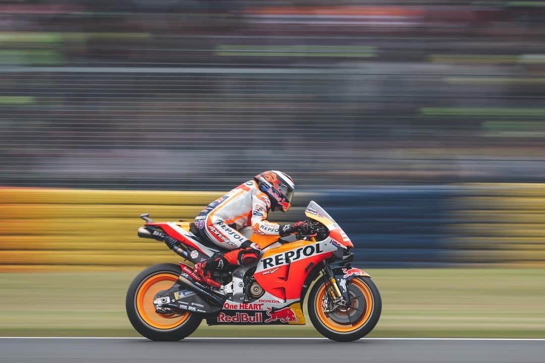 レプソル・ホンダさんのインスタグラム写真 - (レプソル・ホンダInstagram)「👈 BRAKE 👈 ⠀⠀⠀⠀⠀⠀⠀⠀⠀ #FrenchGP #25RepsolHonda #Repsol #MotoGP #Honda #Racing #RepsolHonda #HRC #RC213V #JL99 #JorgeLorenzo #JL99😈 #ThePowerOfDreams #Motorcycle #France #Brake #StoppingPower」5月20日 14時03分 - hrc_motogp