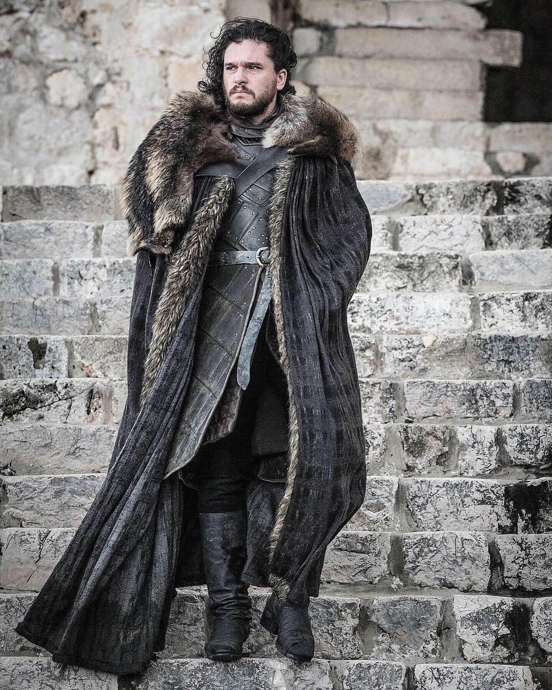 Just Jaredさんのインスタグラム写真 - (Just JaredInstagram)「Kit Harington is sharing his thoughts on [SPOILER]’s shocking death in the “Game of Thrones” series finale. Tap this photo at the LINK IN BIO to read the interview now. #KitHarington #JonSnow #GameOfThrones Photo: HBO」5月20日 14時17分 - justjared