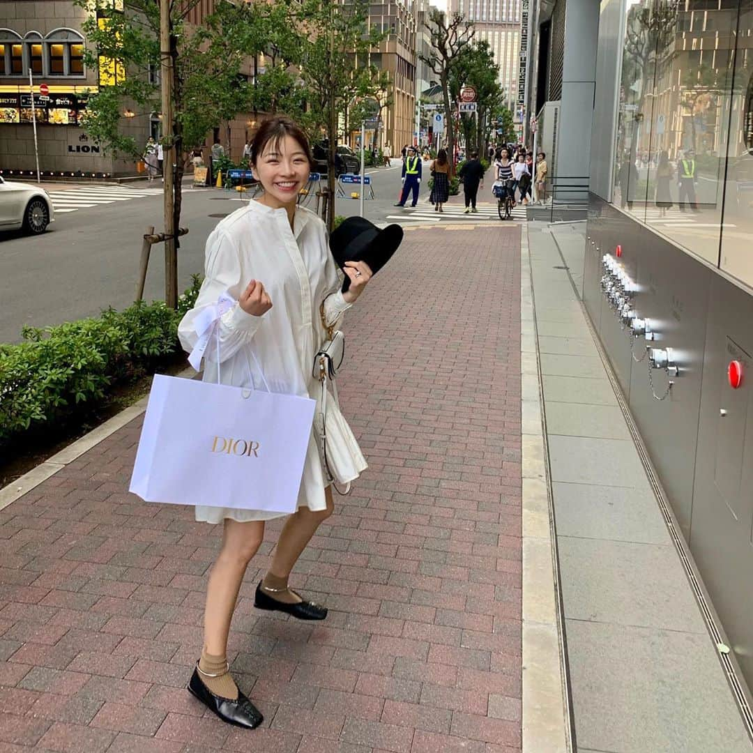 青山あみさんのインスタグラム写真 - (青山あみInstagram)「しろな気分❤︎﻿ @dior 🎩﻿ ﻿ #ママコーデ﻿ #ootd﻿ #fashion #jilsander  #dior﻿ #chloe #celine #あおあみスタイル」5月20日 14時42分 - aoam____i