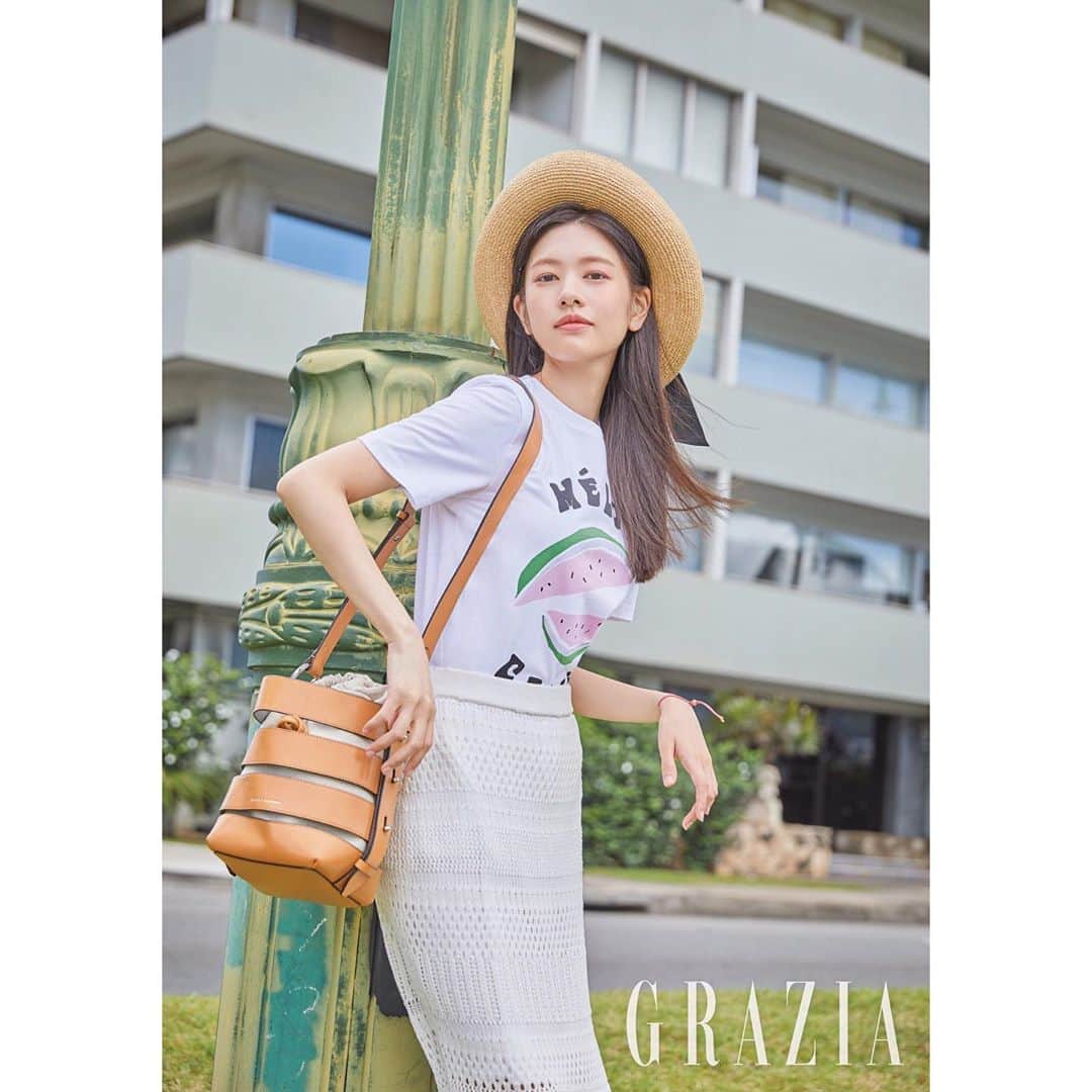 チョン・ソミンのインスタグラム：「#graziakorea in hawaii🌴 그 날의 마지막 컷📸 격하게 또 가고 싶다..♥️」