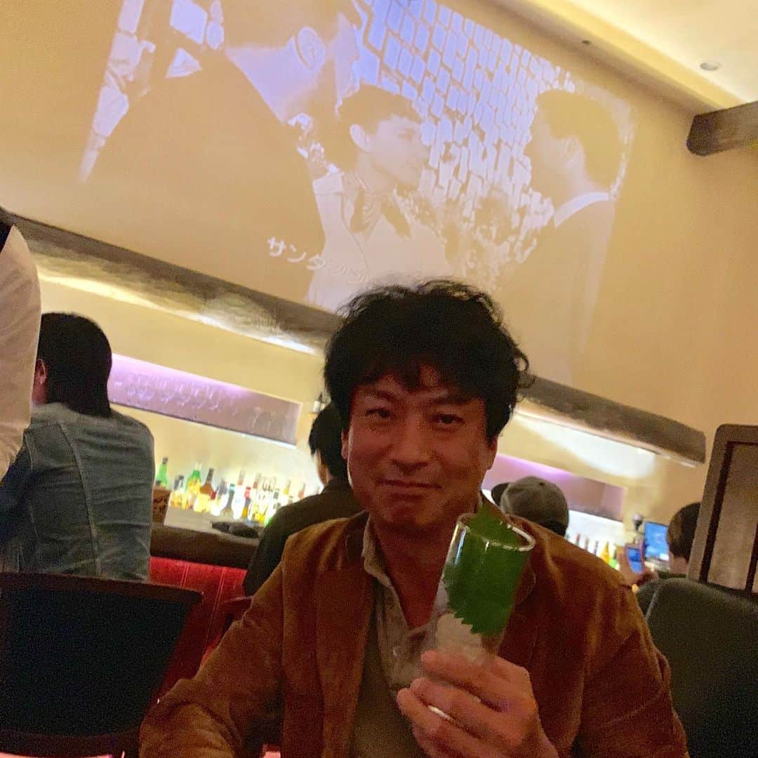 椎名桔平さんのインスタグラム写真 - (椎名桔平Instagram)「#カフェキップス#バーアンティーク 両親が営んでいたカフェも、今はバーに様変わり。楽しいひと時でした^_^」5月20日 15時11分 - kippeishiina