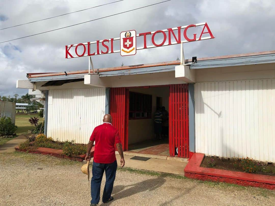 ファレ・シミタイトコさんのインスタグラム写真 - (ファレ・シミタイトコInstagram)「Excited to work with Tonga College in creating the FaleDojo.com scholarship. Giving back to the islands and creating opportunities @faledojo  #tonga」5月20日 15時16分 - toksfale