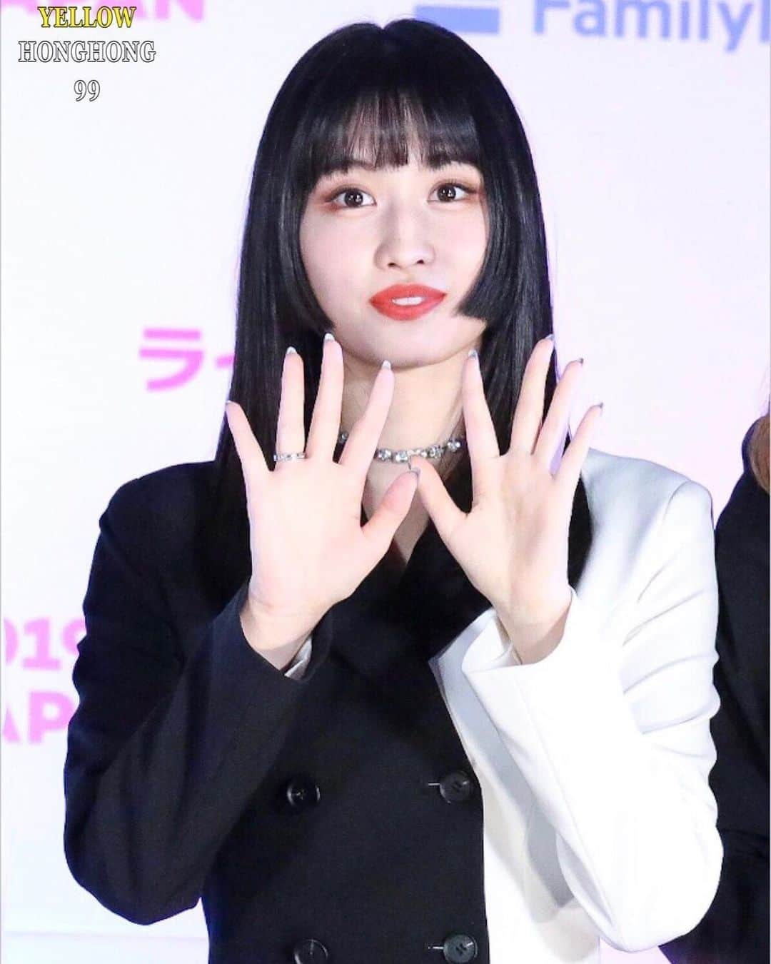 モモさんのインスタグラム写真 - (モモInstagram)「♡ [Fantaken] 190519 - KCON Japan 2019 Red Carpet -  #MOMO #트와이스 #모모 #平井もも #もも #TWICE © yellow honghong 99」5月20日 15時52分 - momojype