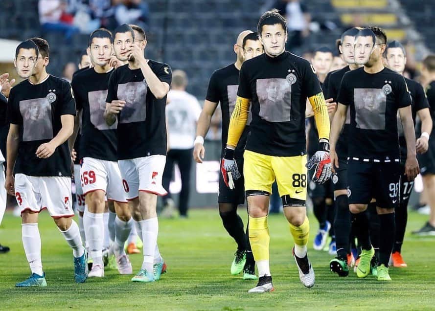 のインスタグラム：「C’e solo un capitano !!! ⚫️⚪️ 22 👏🏻👏🏻」