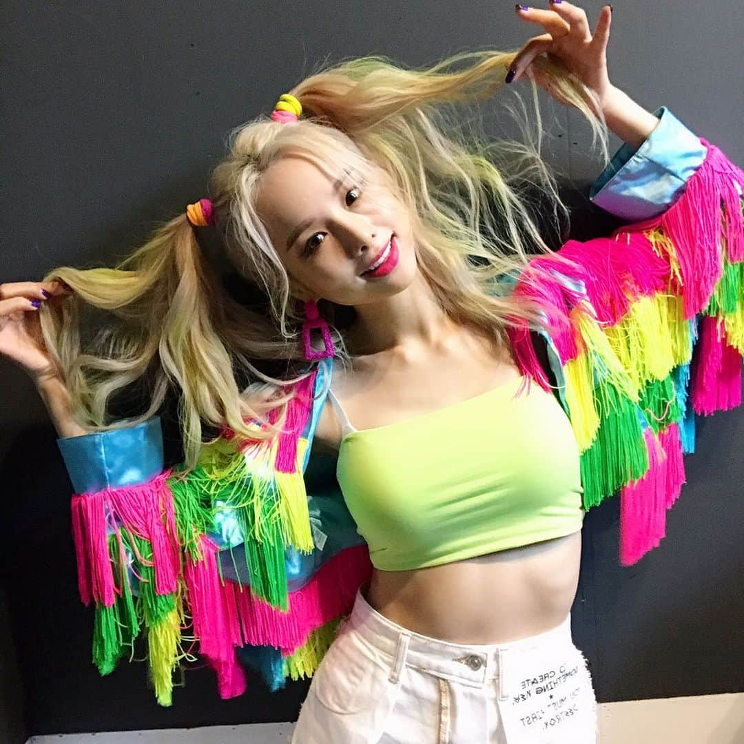 ソルジさんのインスタグラム写真 - (ソルジInstagram)「🌈🦄💜🍭🎀 _  #EXID#ME_AND_YOU」5月20日 16時05分 - soul.g_heo