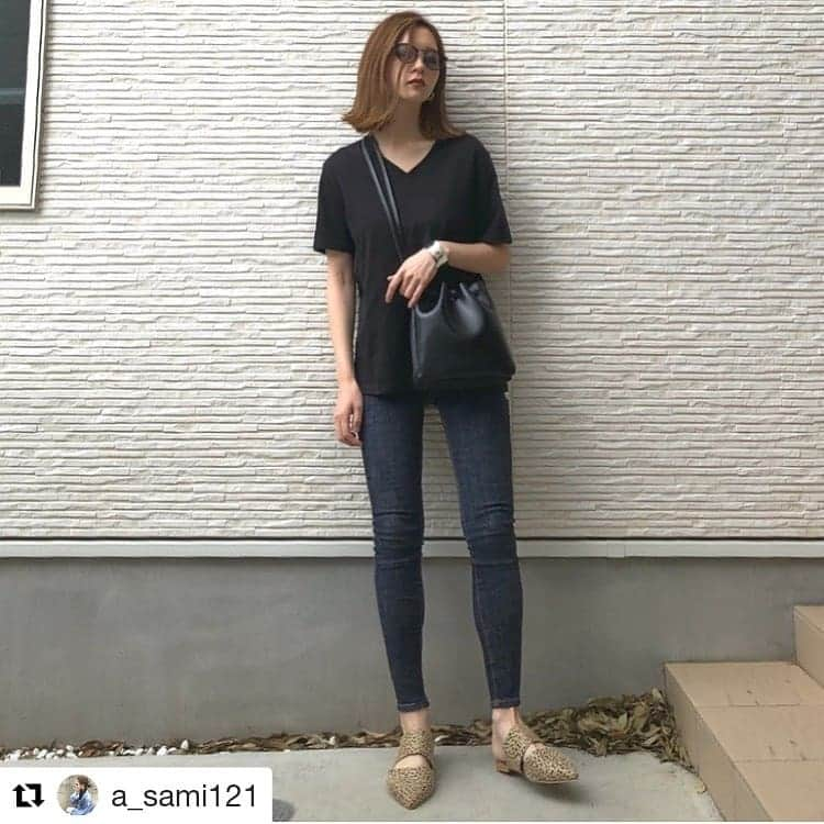 ショップにこにこさんのインスタグラム写真 - (ショップにこにこInstagram)「#Repost @a_sami121 (@get_repost) ・・・ #outfit 前髪ひと束ちょろん😂🌀 ✔︎ もともと妊娠前もピッタリだったデニムが入った👐🏿✔️でもパンパン🤢 体重戻るまであと2キロちょいって所から減らないです。🤢 #coordinate#outfit#ootd #tee#gu #pants#dholic #bag#shopnikoniko  #カジュアルコーデ#ママコーデ#プチプラコーデ#ワントーンコーデ」5月20日 16時15分 - shopnikoniko