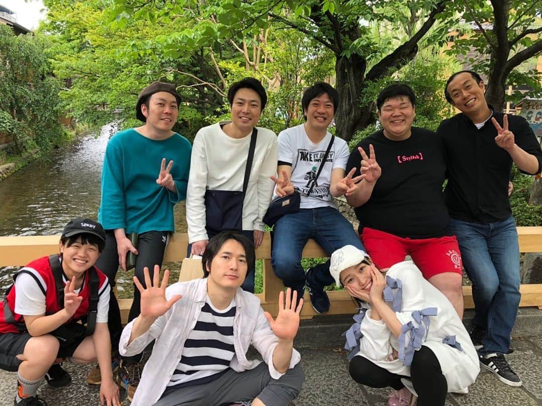カバのインスタグラム：「‪本日は祇園花月、信濃岳夫リーダー新喜劇の楽日でした！一週間、沢山のお客さまありがとうございました！若手多めで素敵なチームワークでしたね！あら、風景も宜しいこと！また宜しくお願いしますー！‬」