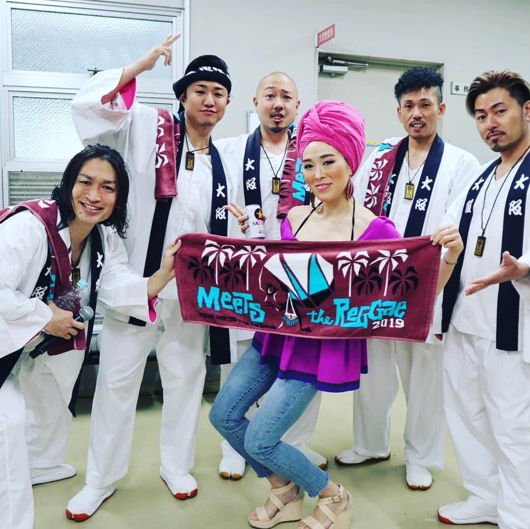 コシバKENさんのインスタグラム写真 - (コシバKENInstagram)「. MEETS THE REGGAE2019. . 来てくれたみんなありがとう。. . 再会と新しい出会い。. . 素敵な音楽と仲間に囲まれて。. . また必ず出たい。. . LOCO OSAKAもそんなふうになれるようにみんなでまた今日から。. . . BAGDAD CAFE THE trench town本当にありがとう。. . お疲れ様でした‼︎. . . #ETKING #ET20 #MEETSTHE REGGAE2019 #respect #LOCOOSAKA」5月20日 16時33分 - koshibaken08