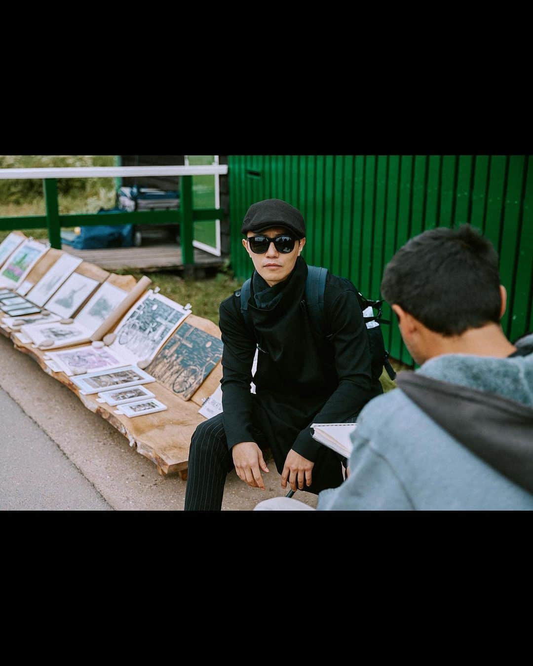 チン・グさんのインスタグラム写真 - (チン・グInstagram)「생애 첫 길거리 드로잉 #잔세스한스 에서 특별한 만남^^ #wouter 바우터라는 길거리 화가 친구와 인증샷!!! 잔세스한스의 풍차도 좋고, 그림도 좋지만 가장 나를 기분좋게 했던건 이 친구의 미소!! Thank you wouter~ @woutercorduwener  Thank you for your smile^^」5月20日 16時33分 - actor_jingoo