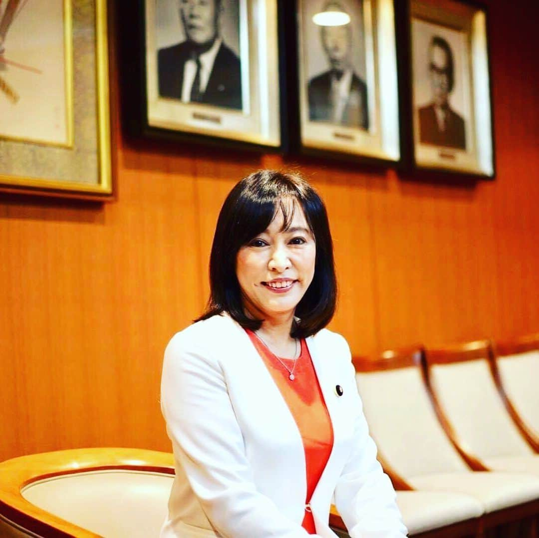 森まさこさんのインスタグラム写真 - (森まさこInstagram)「歴代総理大臣、歴代自民党総裁の写真が飾られている総裁室にて。 #歴代総理大臣 #自民党総裁 #自民党総裁室 #森まさこ」5月20日 16時56分 - mori_masako_