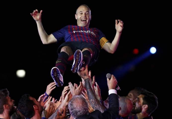 アンドレス・イニエスタさんのインスタグラム写真 - (アンドレス・イニエスタInstagram)「Un año de mi último partido en el Camp Nou. Piel de gallina al recordarlo. Gracias por tanto cariño!! 🔴🔵 @fcbarcelona」5月20日 16時50分 - andresiniesta8