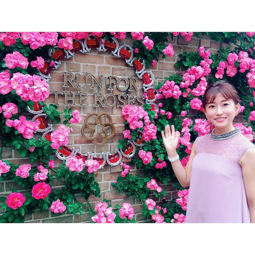 津田麻莉奈さんのインスタグラム写真 - (津田麻莉奈Instagram)「#第80回オークス 🌹 #トークショーありがとうございました #写真まだまだあるよ #小出しにしていくよ #tokyoracecourse  #東京競馬場 #優駿牝馬#オークス #スペホリ #バラ #薔薇 #rose  #ローズガーデン #rosegarden #flower #お花 #花柄コーデ #花柄  #holidaysコーデ #dress #ドレス  #umajo #競馬  #稲富菜穂 #守永真彩 #磯道はるか  #まりなる #津田麻莉奈」5月20日 16時51分 - tsudamarinal